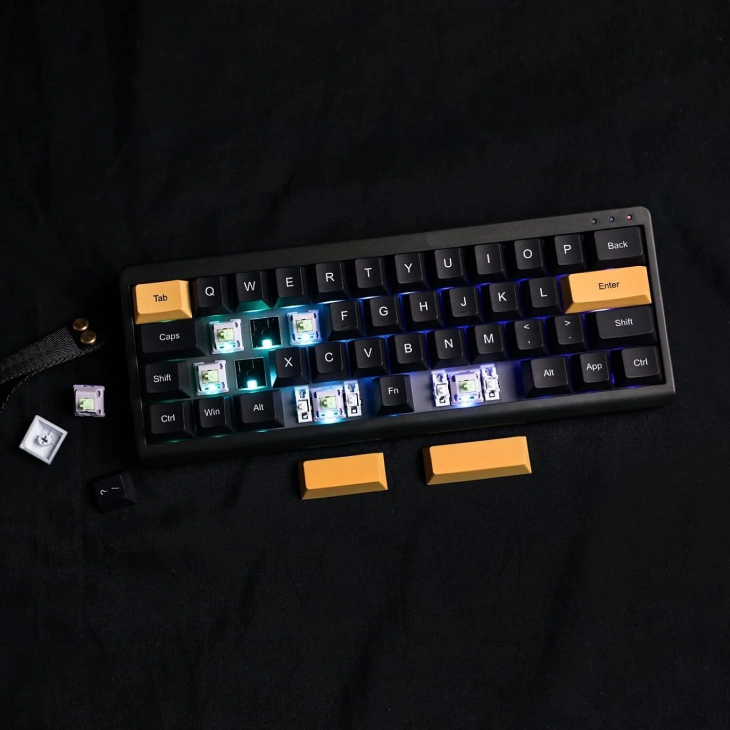 持ち運びなら一択！🎹40％キーボードの世界へようこそ！｜ガジェット