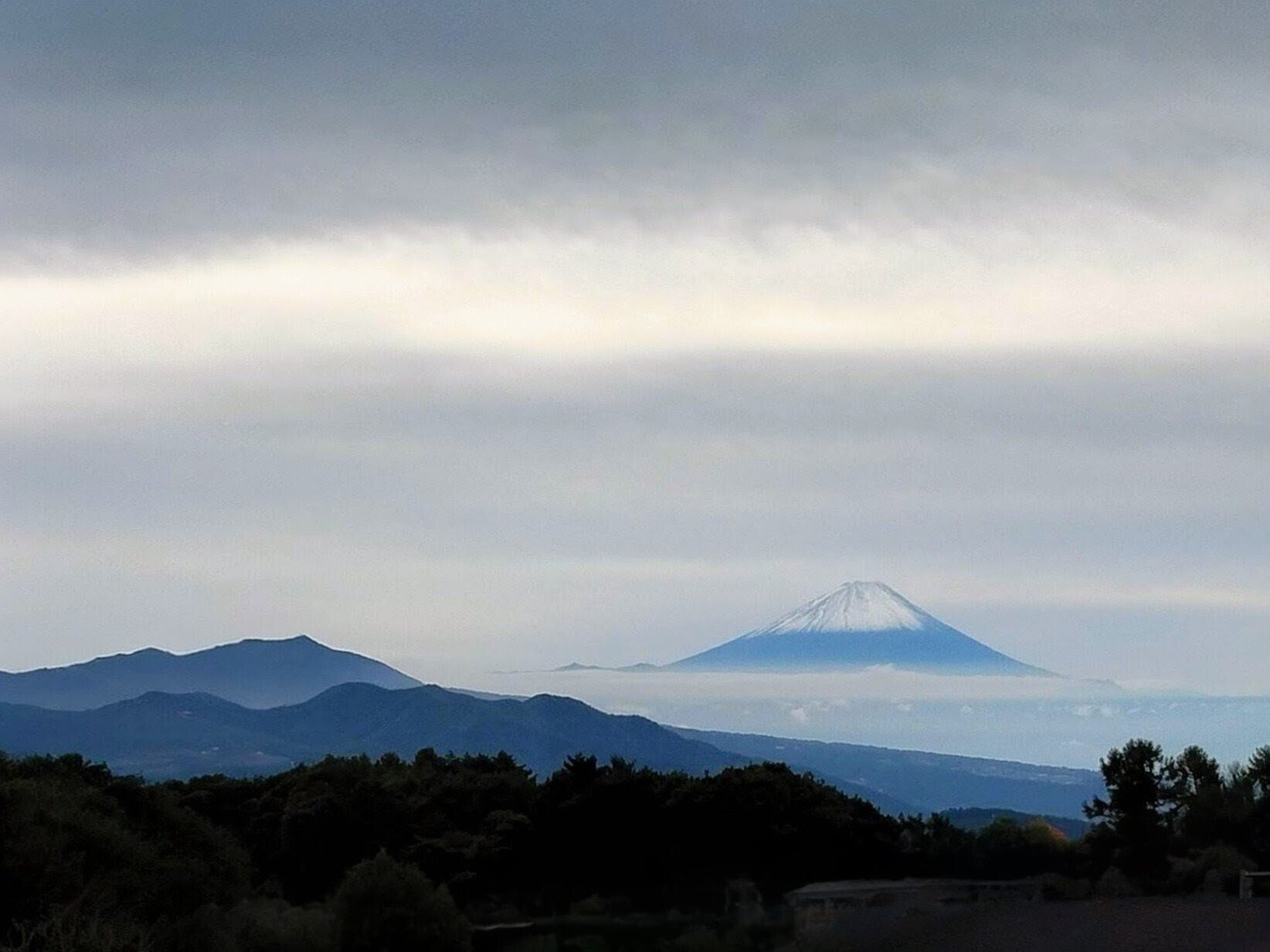 油彩画 「八ヶ岳初冠雪 諏訪湖晩秋」 油彩画 「八ヶ岳初冠雪 諏訪湖晩秋」