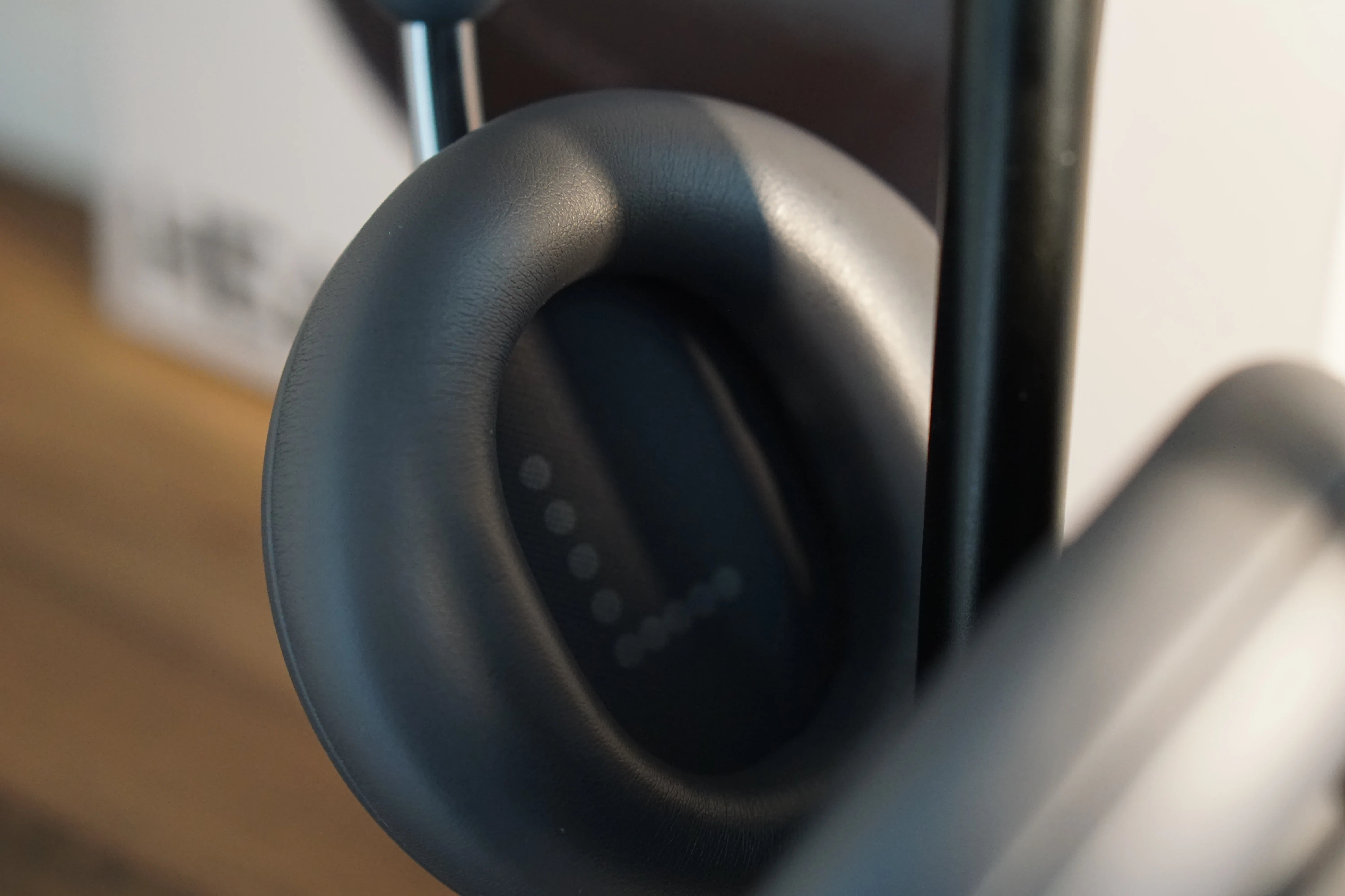 CMF Headphone Pro 実機レビュー】ミニマルなデザインのノイキャン対応