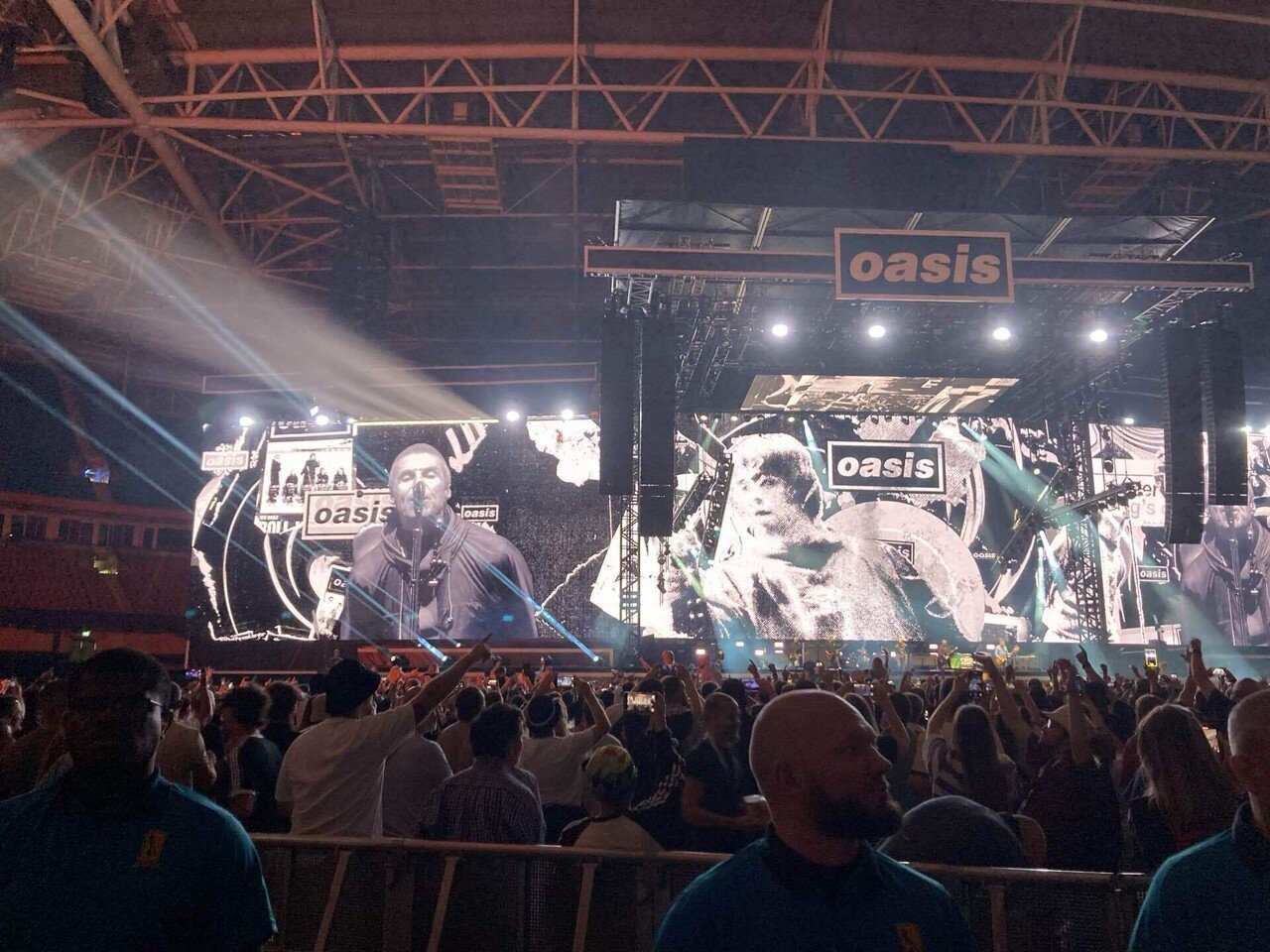 25/7/4】Oasis再結成ライブを世界最速で見てきた@カーディフ｜public