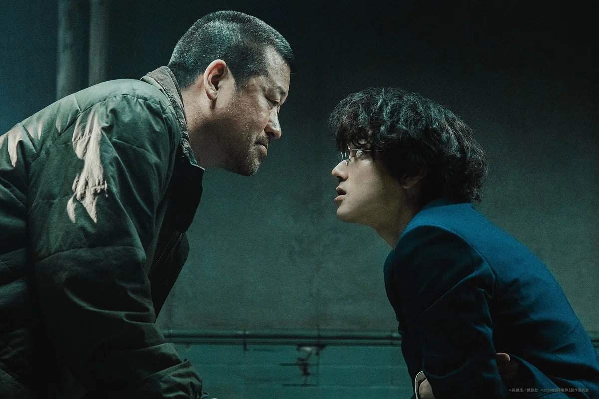 山田裕貴主演の映画「爆弾」感想レビュー スズキタゴサク役の佐藤二朗と類家役の山田裕貴 取調室での頭脳戦