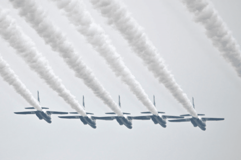 入間基地航空祭】退役間近の勇姿に感動！ブルーインパルスの美技から