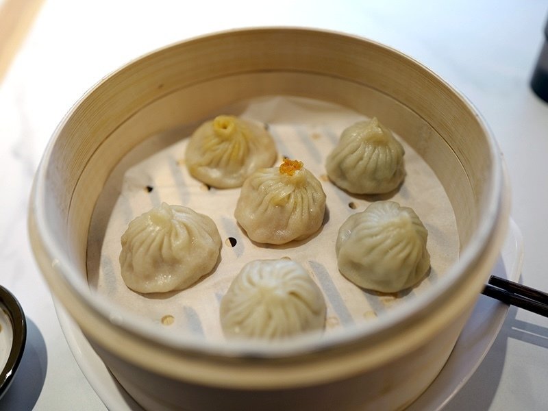 過ぎぬ美味しさ。中国のおばちゃんたちの元気がうれしい小籠包｜サカキ