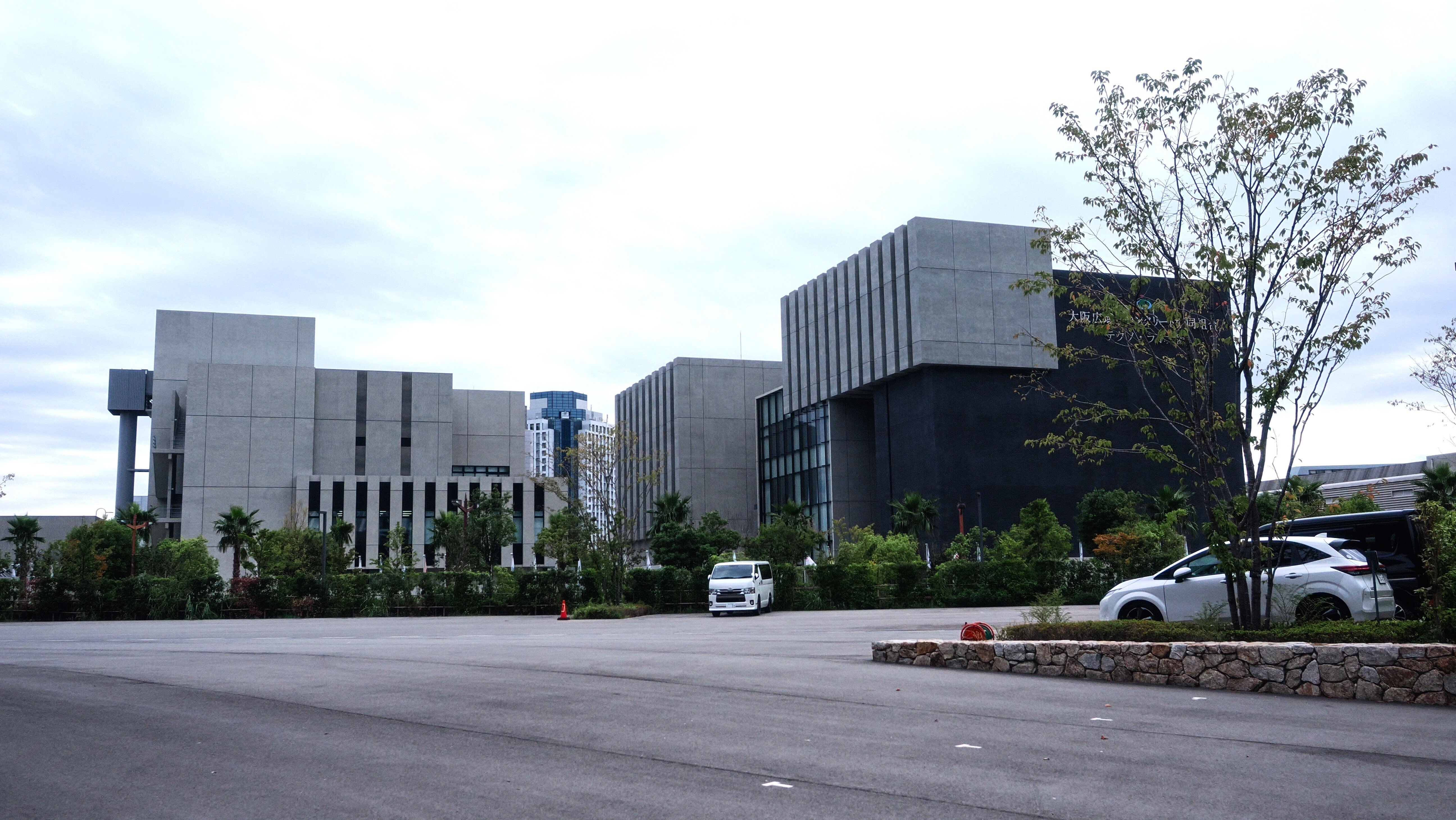 国内最大級のコンクリ打ちっぱなし建築 テクノ・ラボ大阪 見学レポ