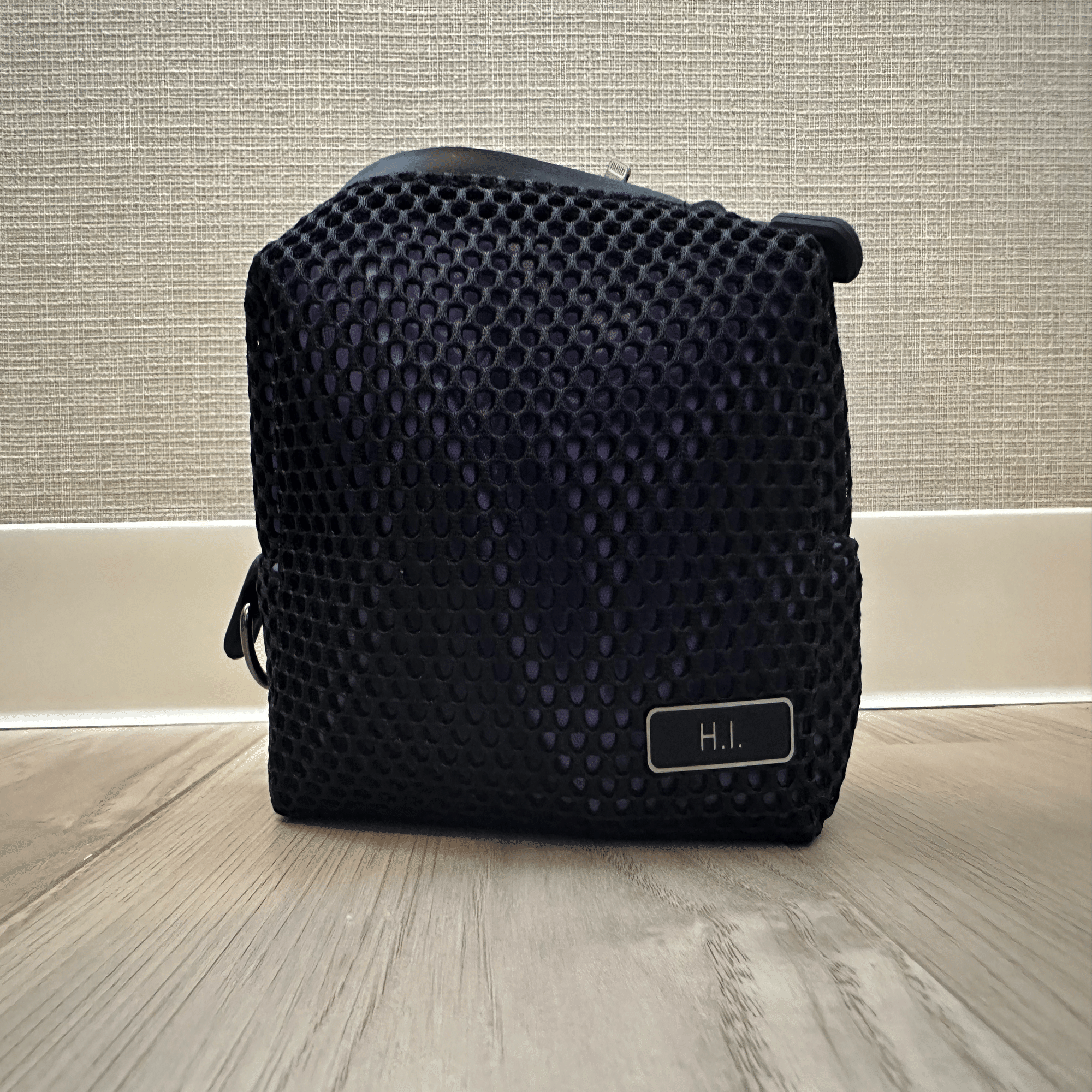 全公開】CIOの“超限定”記念ポーチが着弾。僕の「充電の不安をゼロに