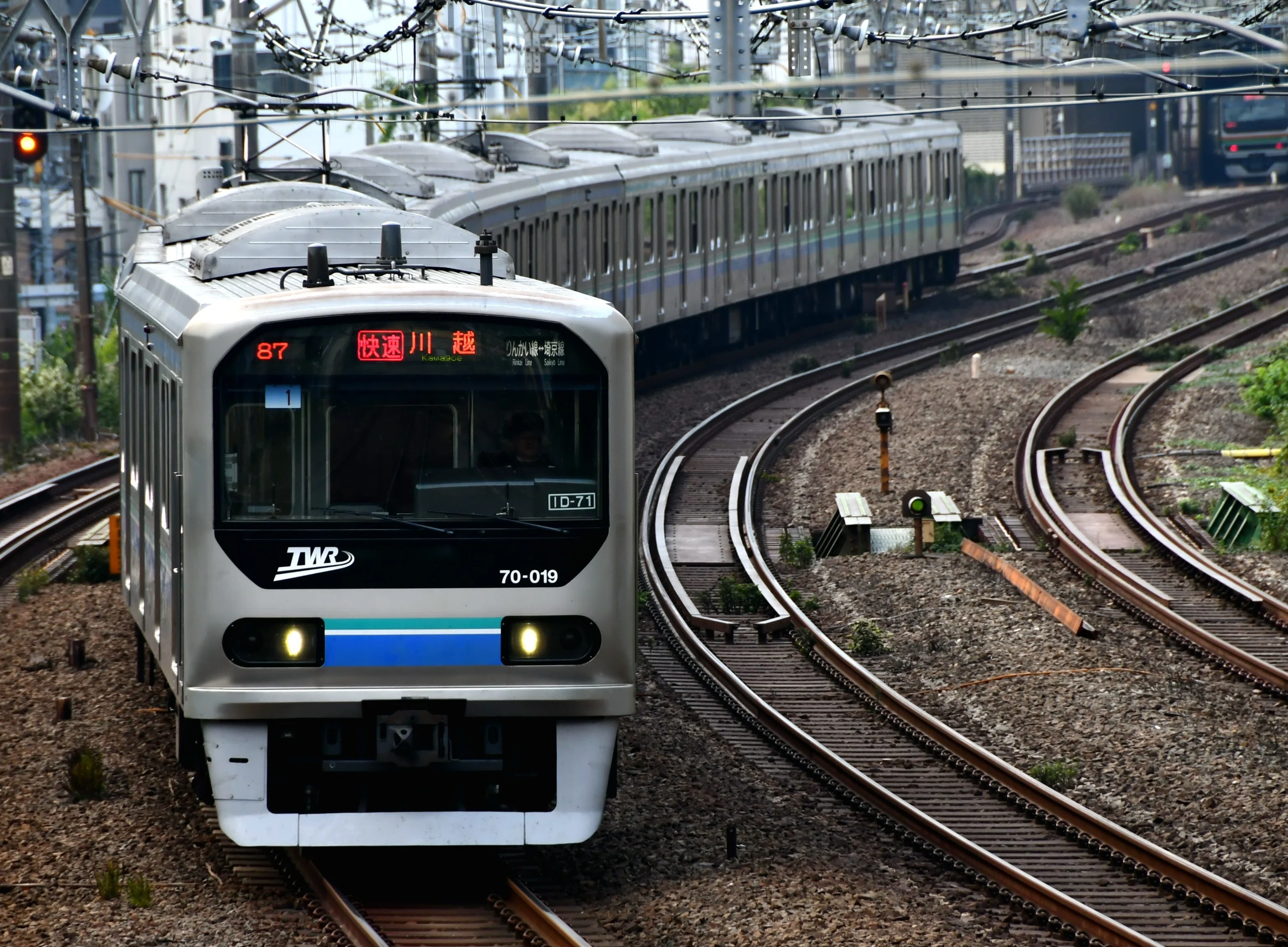 2025.10.5 山手線環状運転100周年記念ラッピングと新旧りんかい線車両