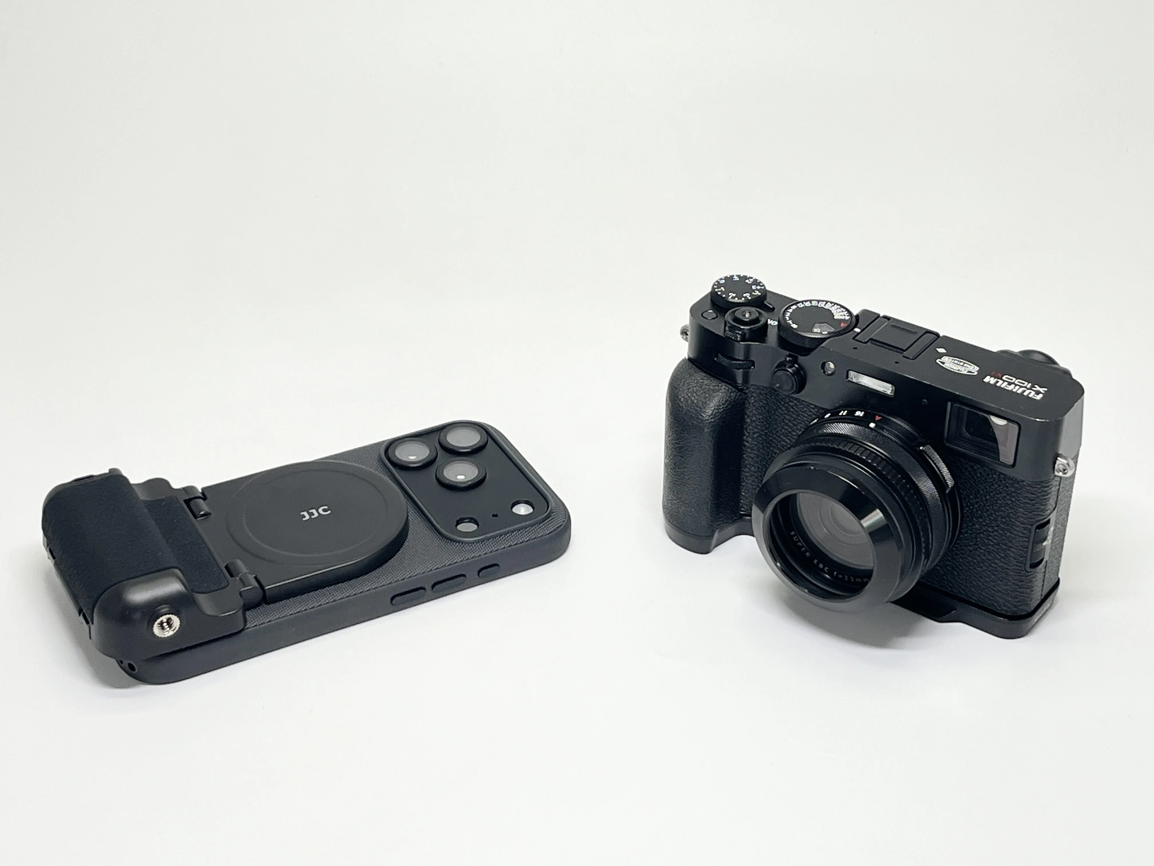 iPhone 17 Proに撮影グリップを2つも買って後悔した理由｜KuroBox