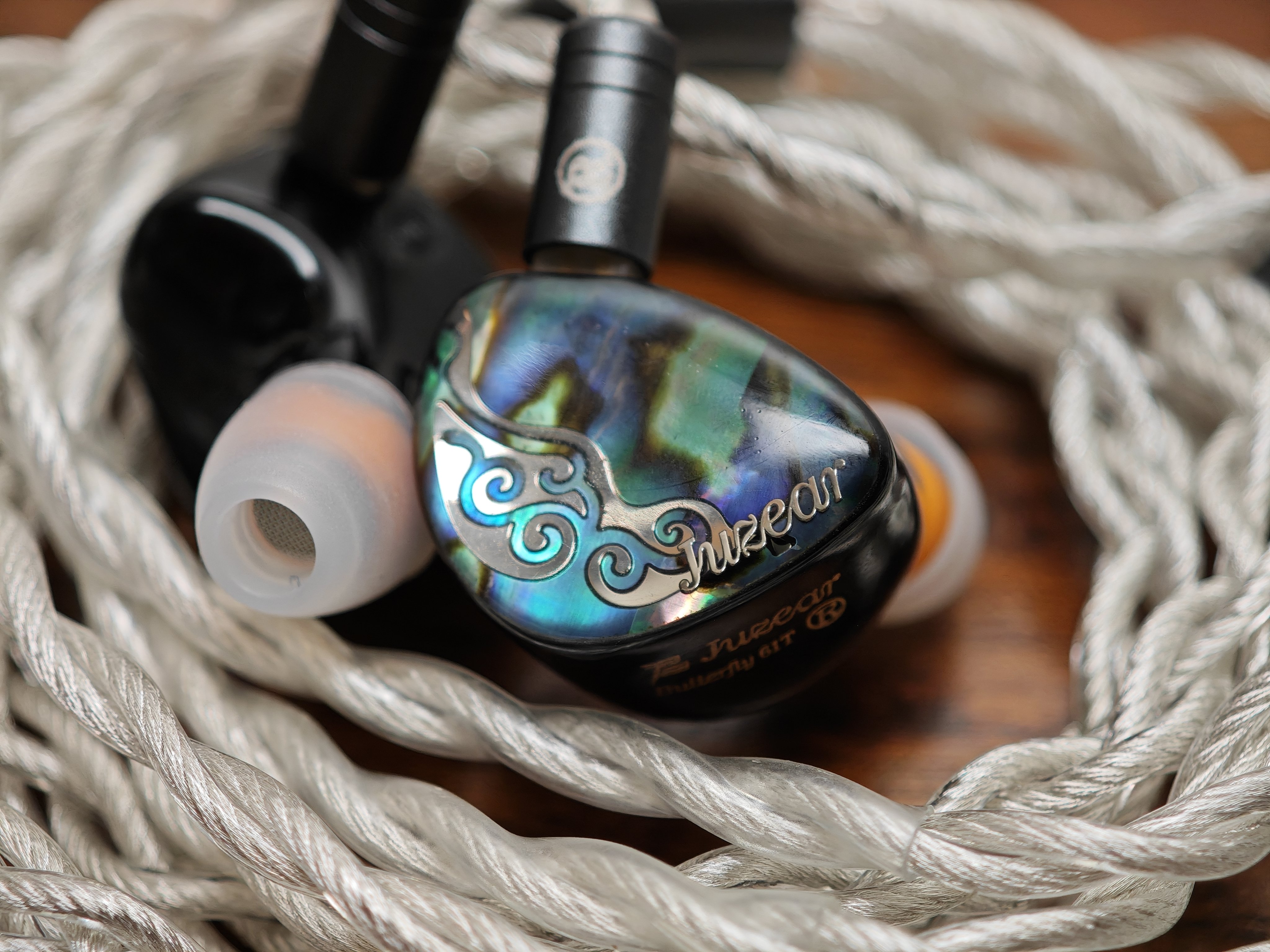 【美品】Juzear Butterfly 61T（定価33,341円） JUZEAR Butterfly 61T レビュー 〜 音質・周波数バランス・装着