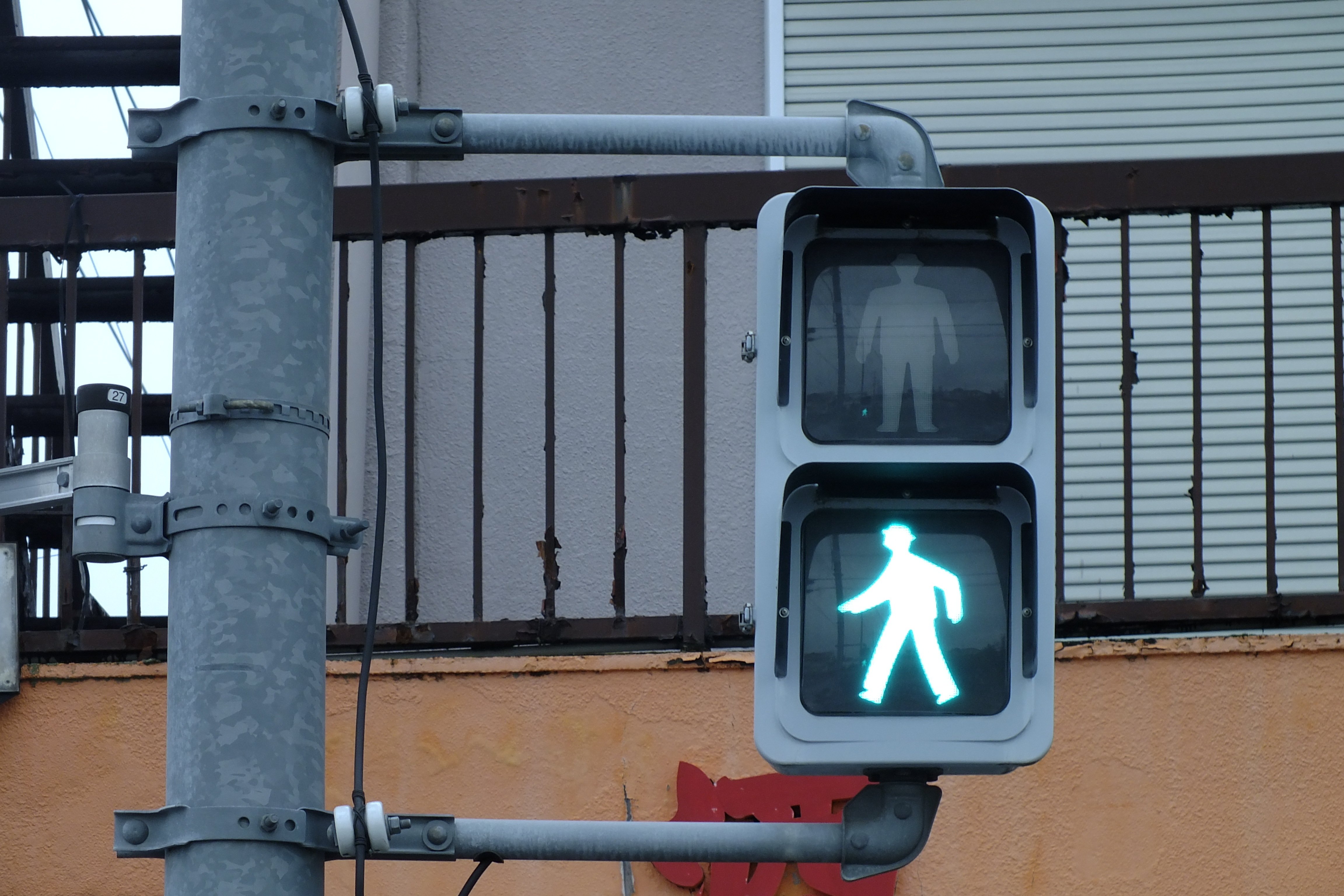 深谷-244】深谷市血洗島で見つけた警官仕第25号「版2」の小糸PVTL歩灯