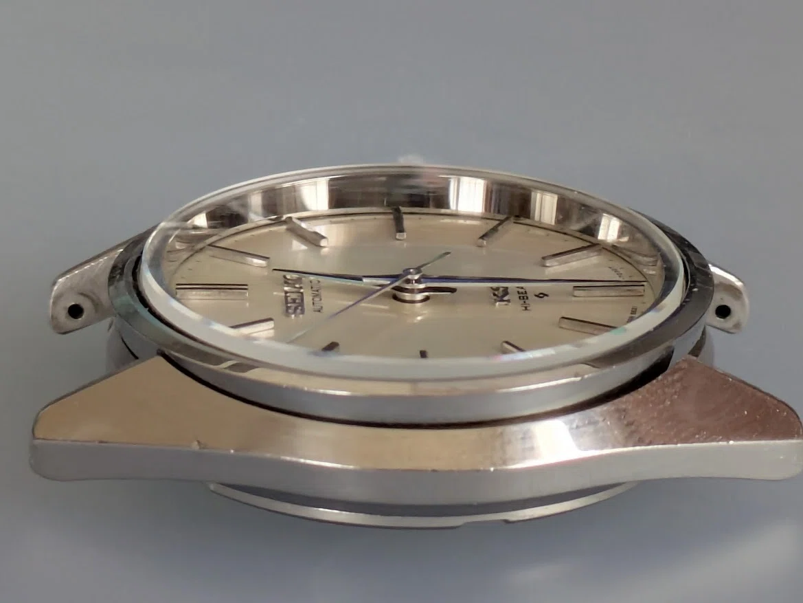 No.343 | Seiko | 5621-7021 | ガラスの風防交換のハナシをする時計