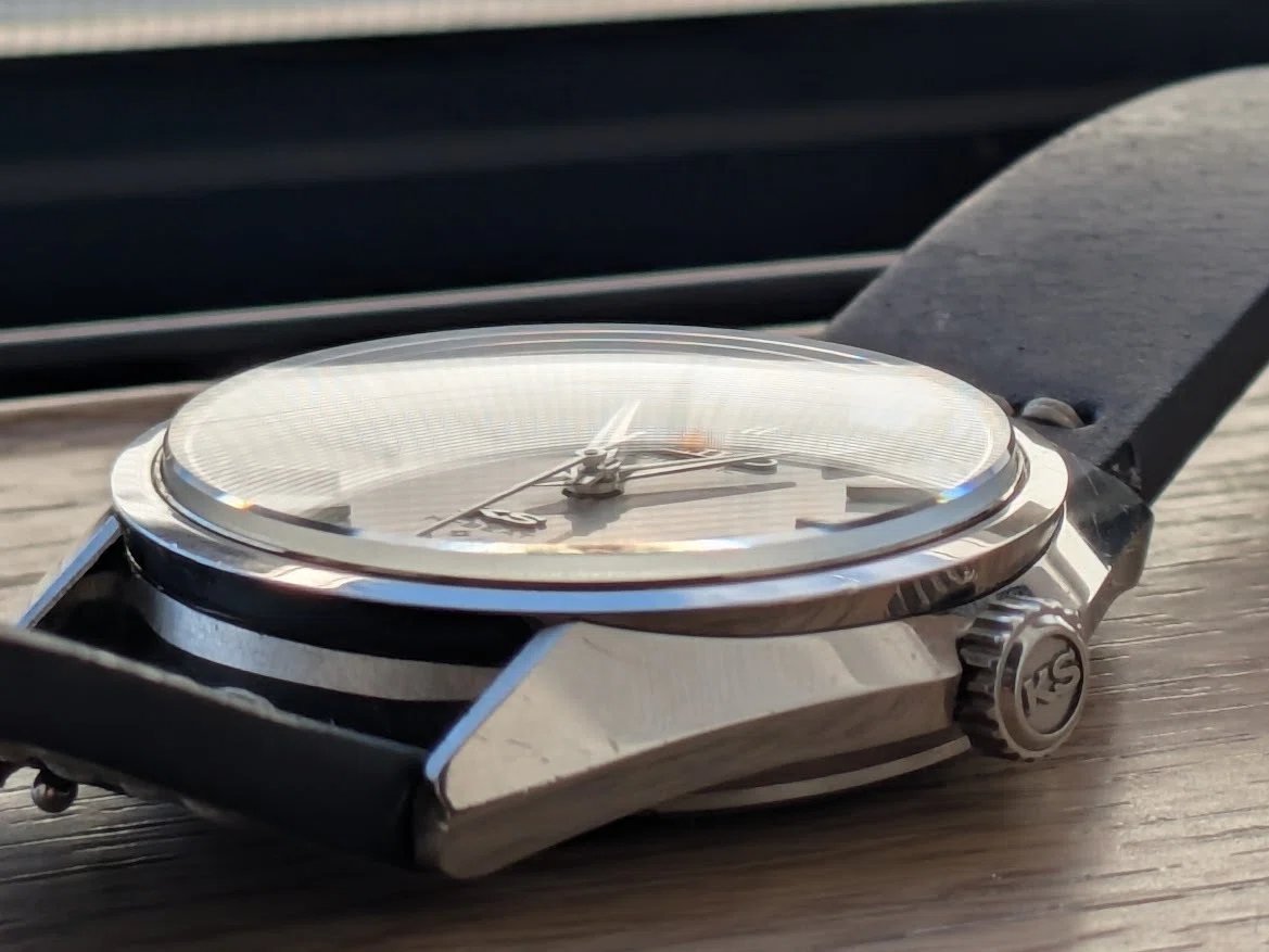 No.343 | Seiko | 5621-7021 | ガラスの風防交換のハナシをする時計
