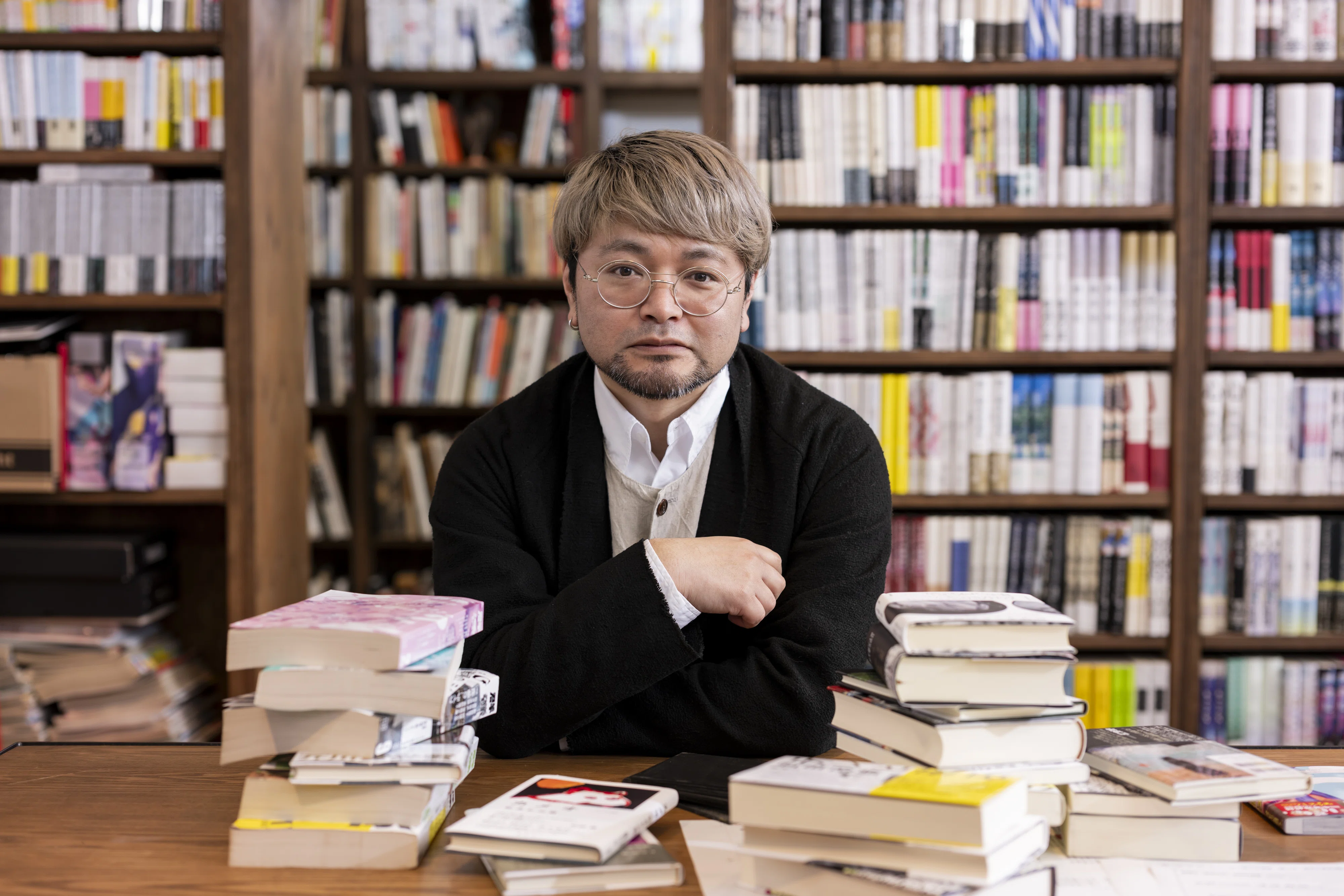 装丁家・川名潤さんに聞く、ブックデザインの現場と書体選び〜文芸誌