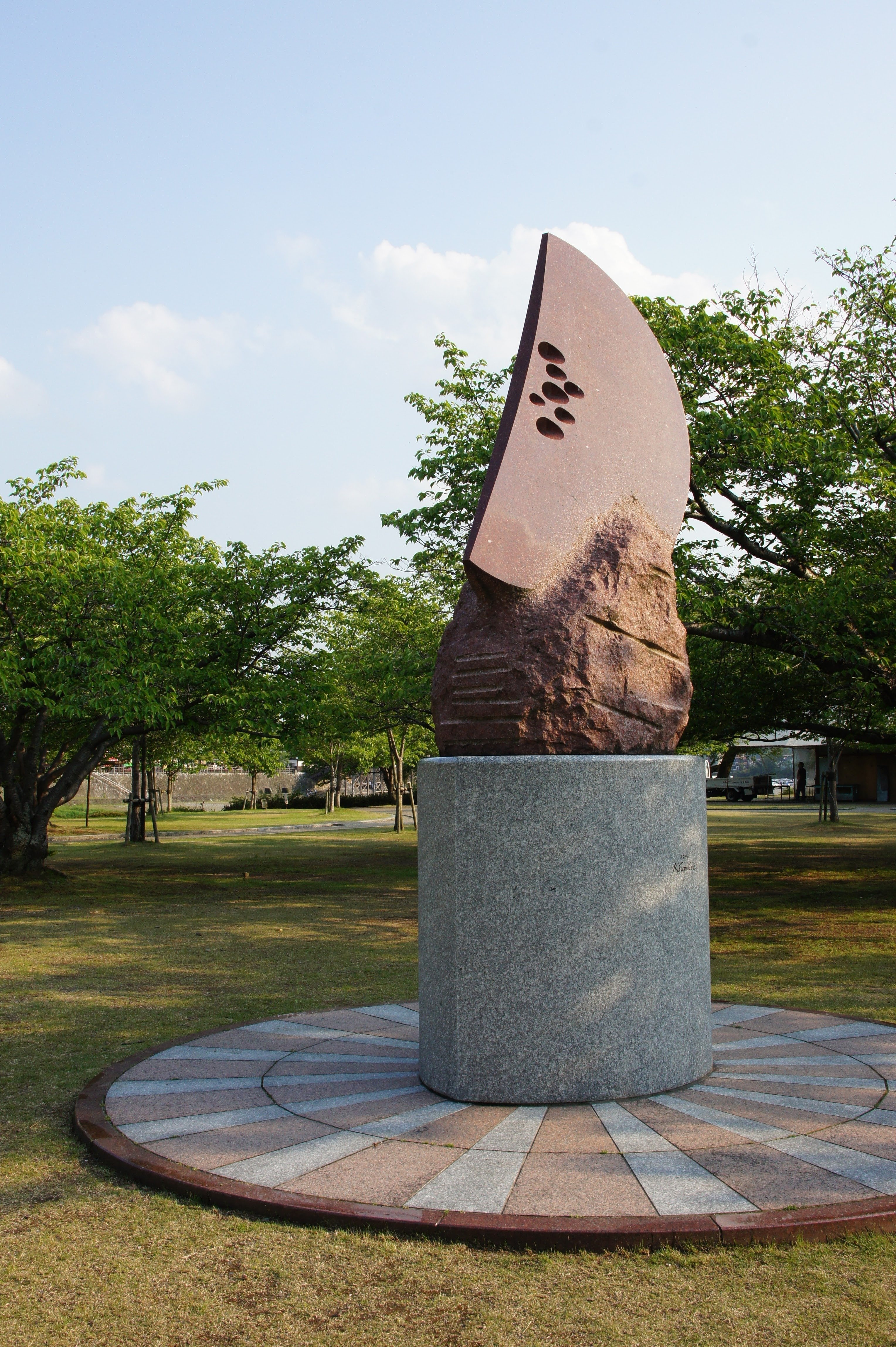 彫刻家・澄川喜一先生の屋外作品｜宍戸俊悟