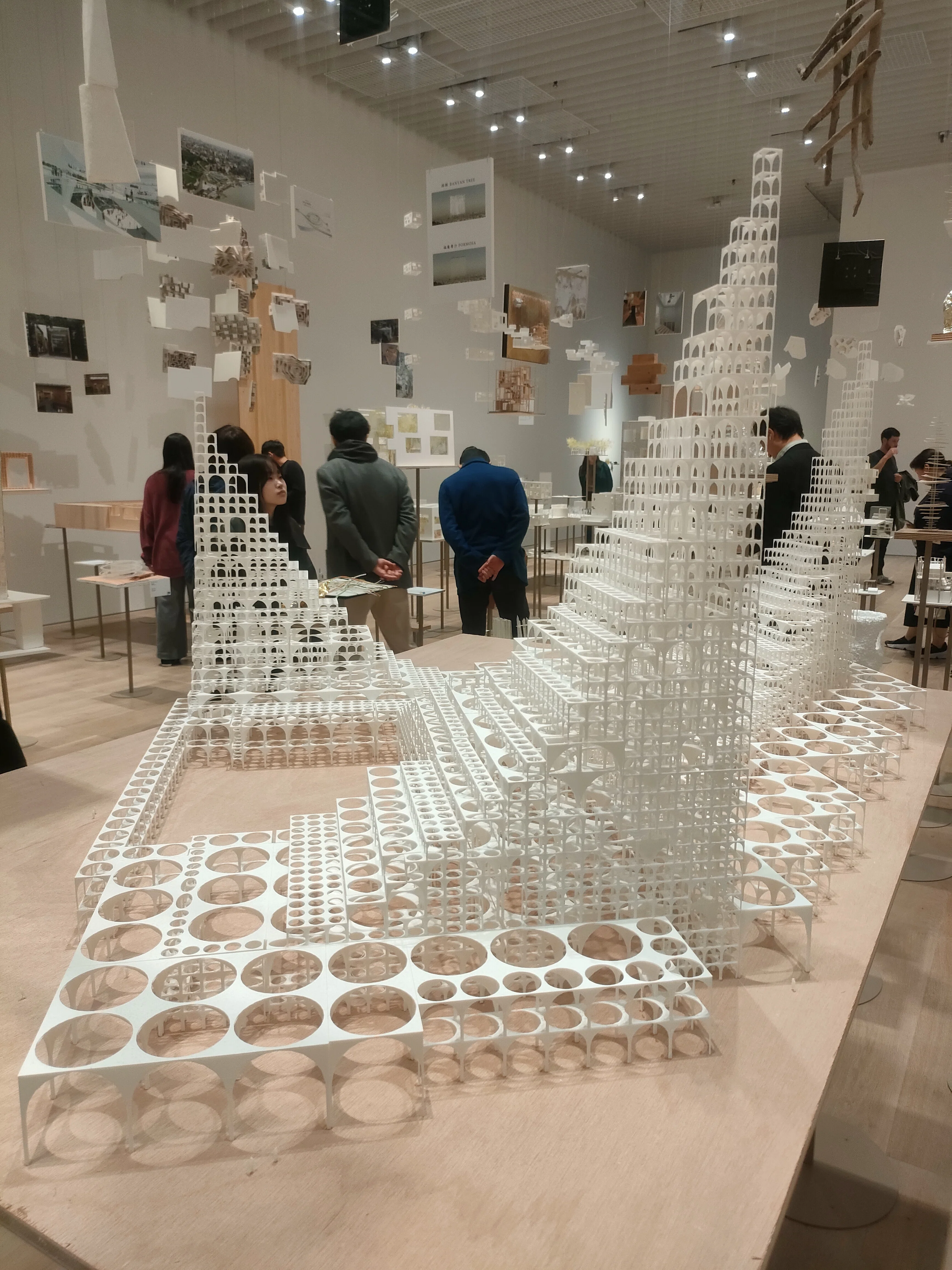鑑賞ログ｜藤本壮介の建築 原初・未来・森｜麻利央書店