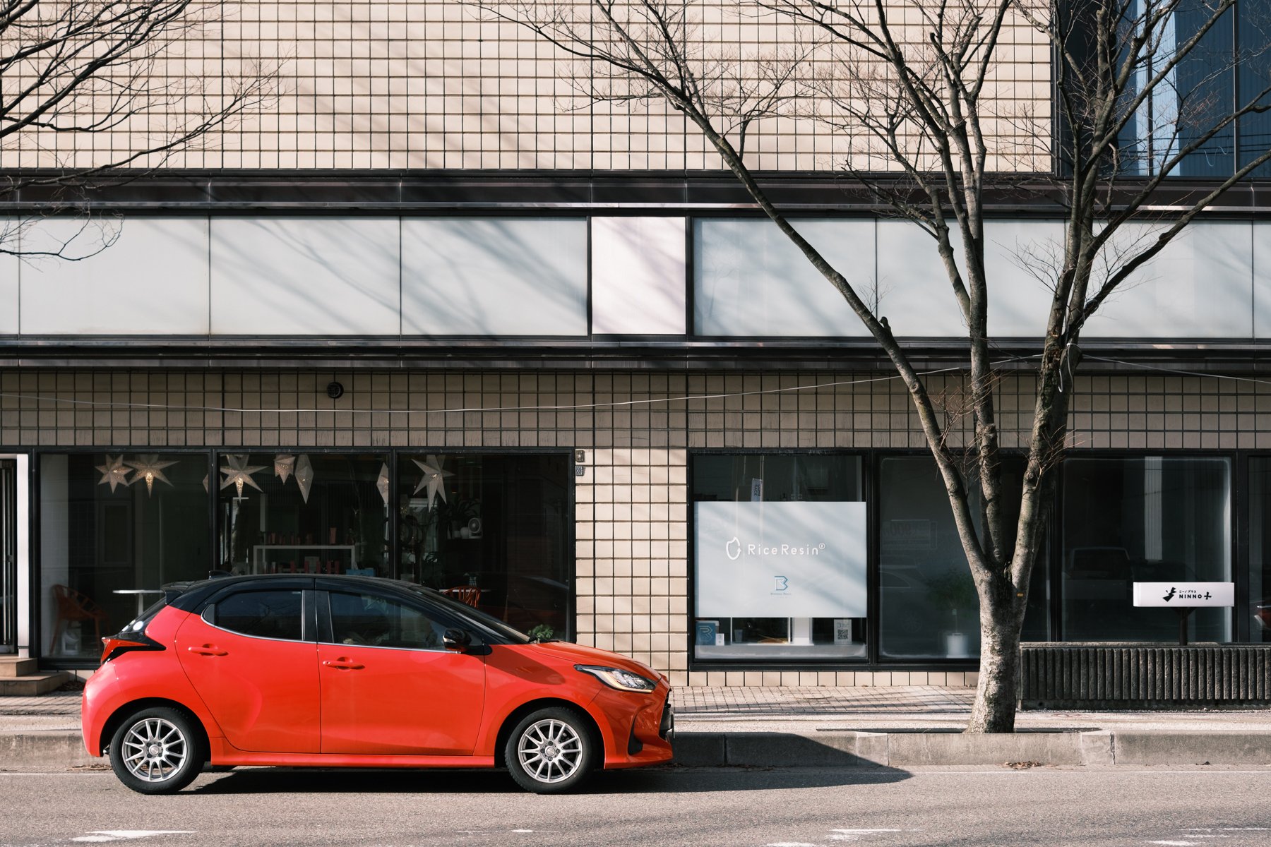 赤を探して / FUJIFILM クラシックネガで街歩き｜chiba