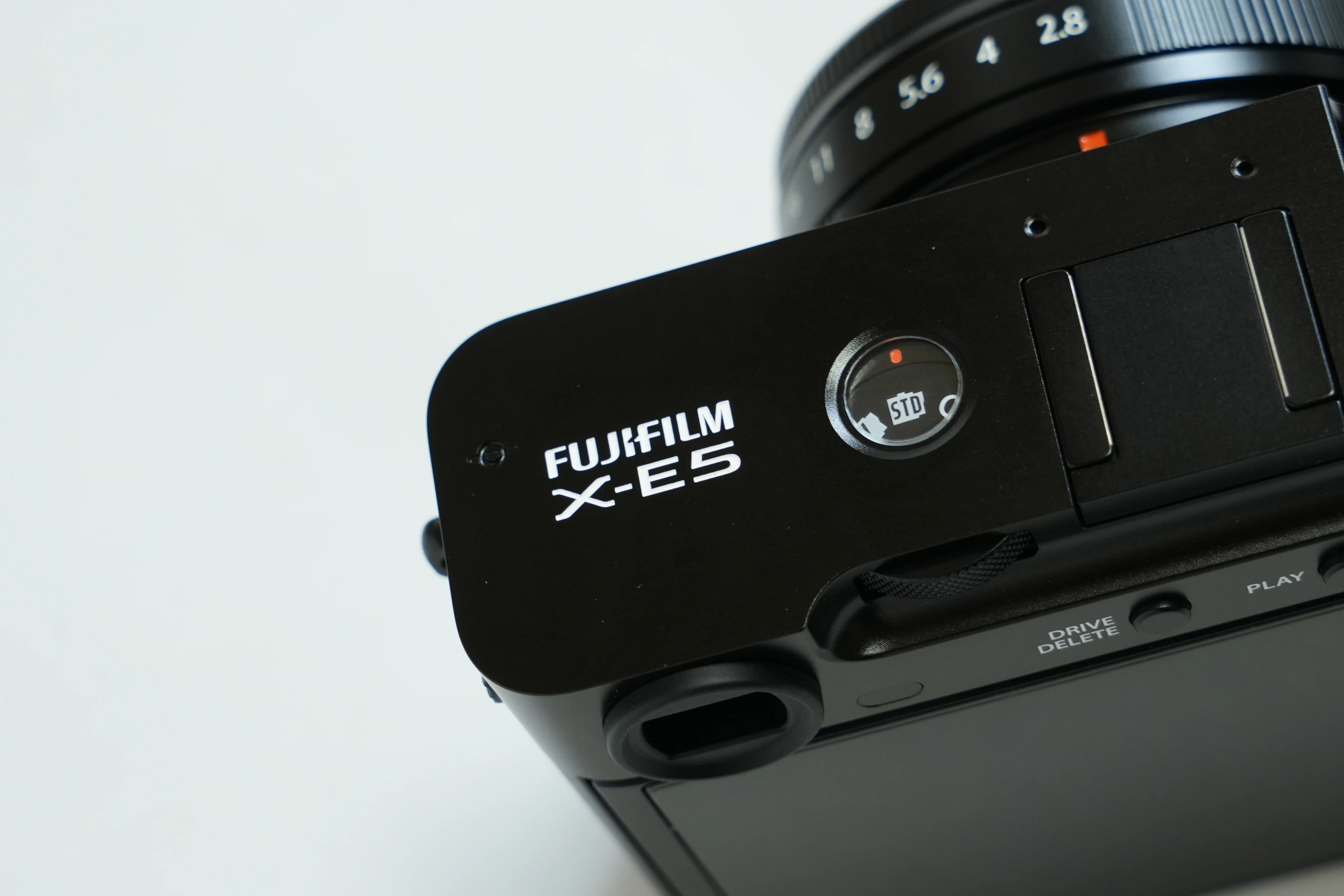 赤を探して / FUJIFILM クラシックネガで街歩き｜chiba