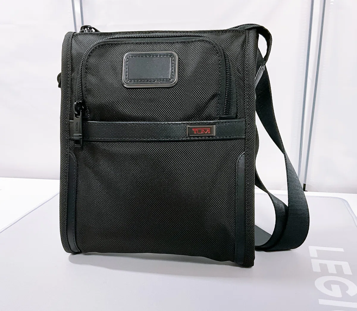 TUMI】「ALPHA ポケット・バッグ・スモール」レビュー【サコッシュに 