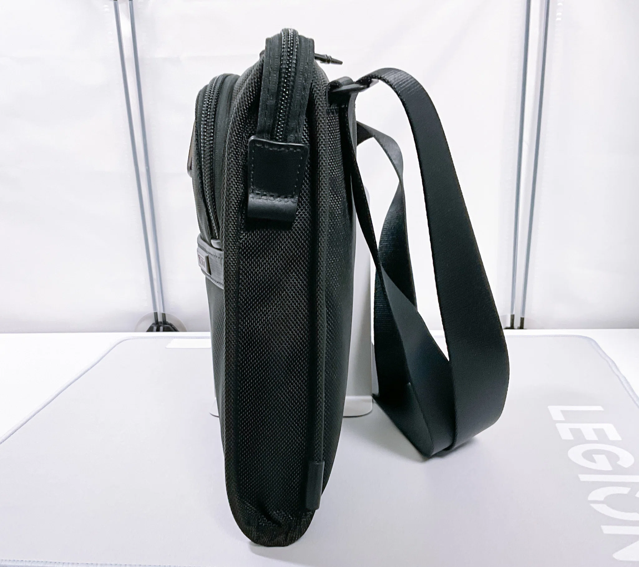 TUMI】「ALPHA ポケット・バッグ・スモール」レビュー【サコッシュに