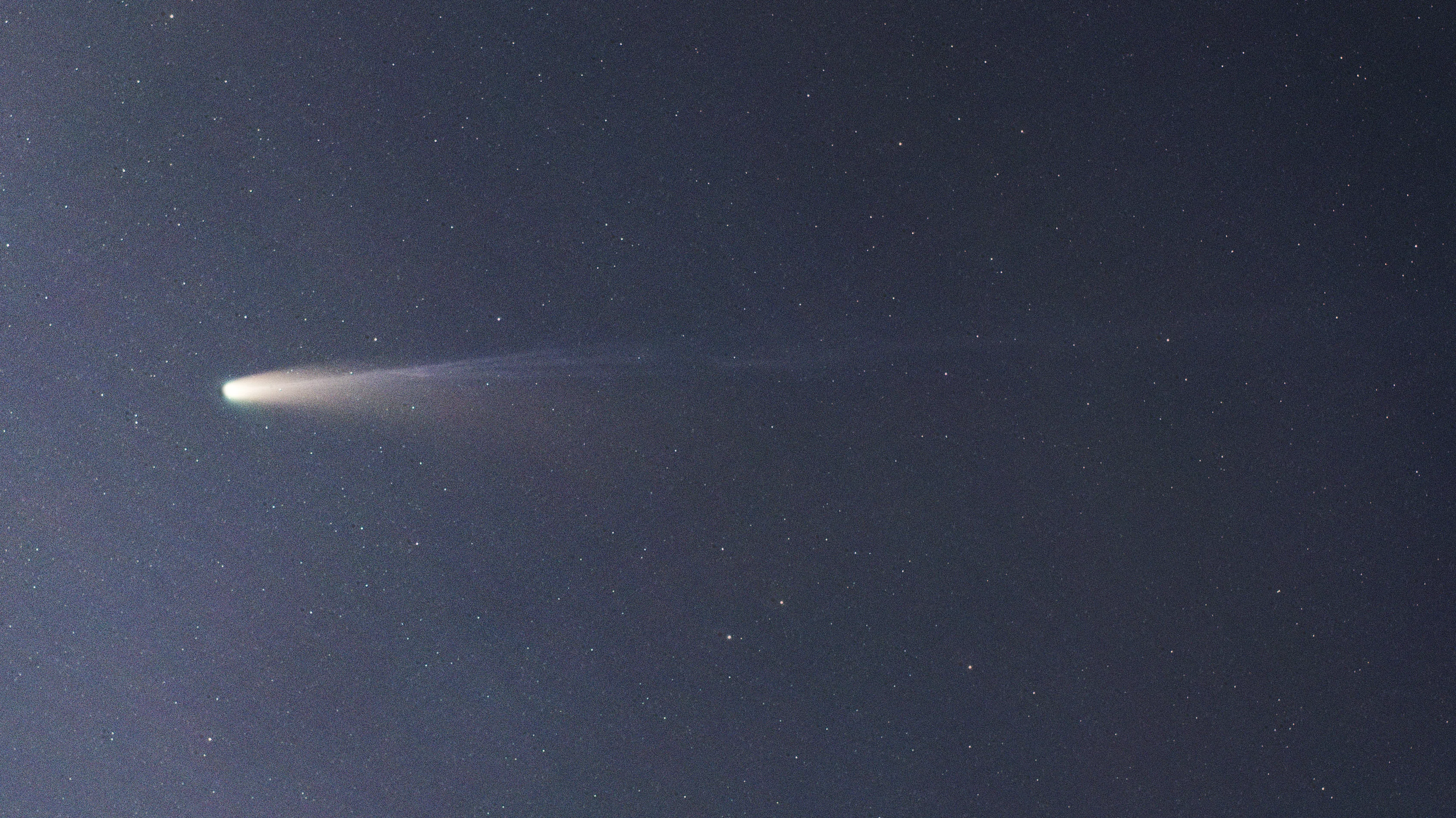 夜空を旅する氷の彗星──遠い時を旅してきた光を写す｜Negi Asatsuki