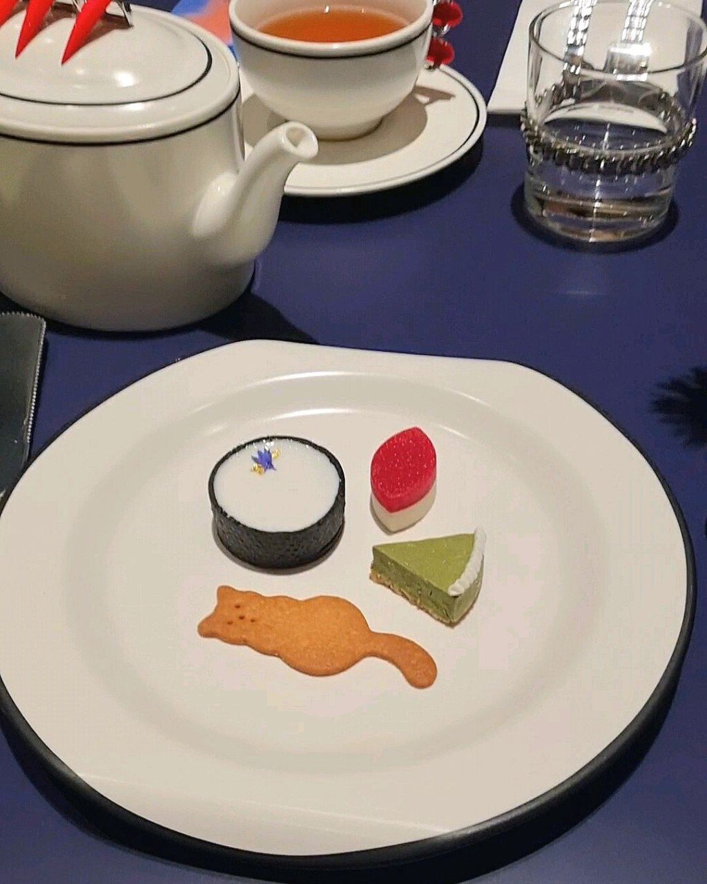 【新品】NUDAKE ヌデイク フラワーティー 紅茶 缶 韓国限定 韓国土産におすすめ「ヌデイク ティーハウス」のティーバッグ