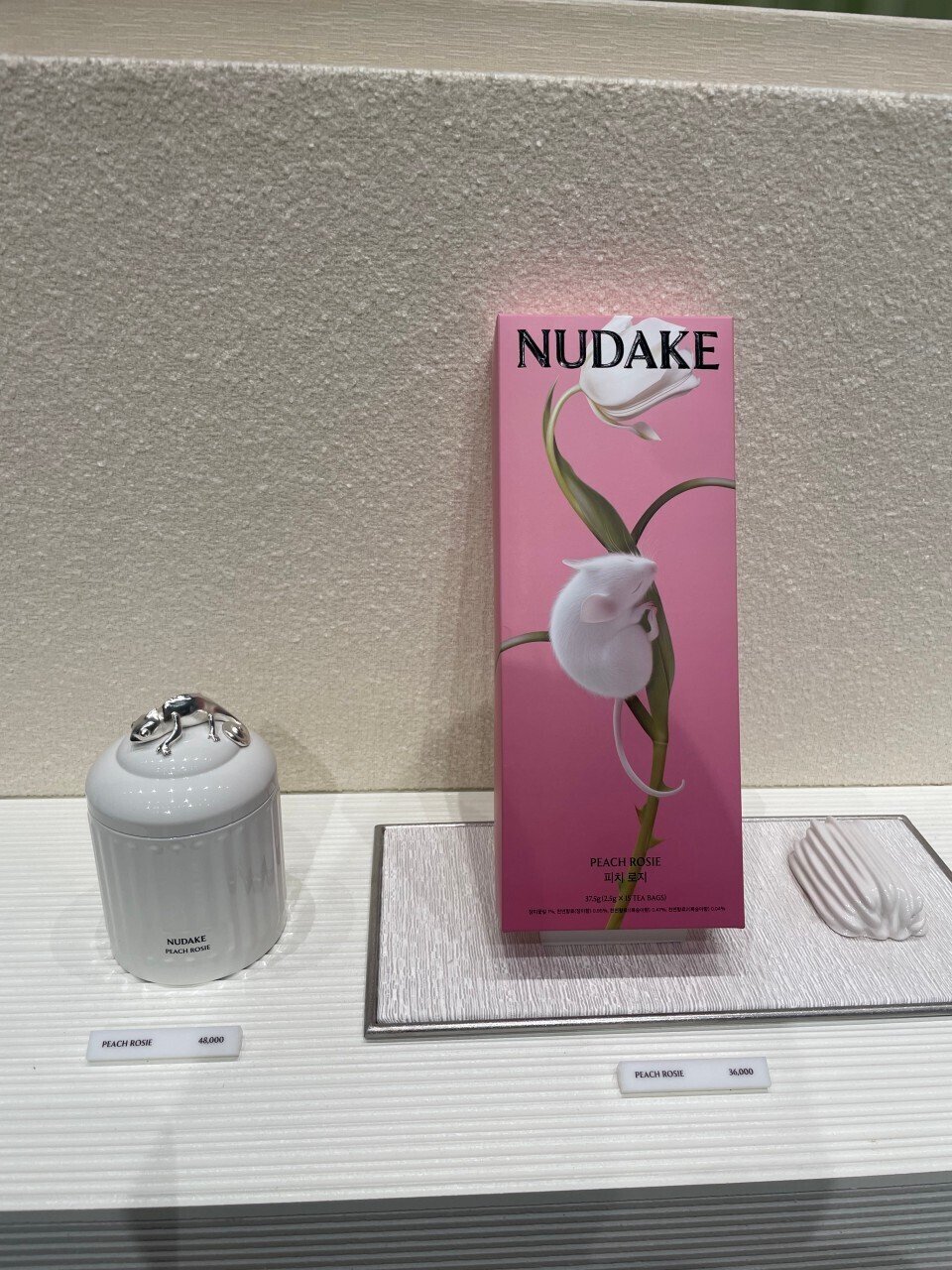NUDAKE TEAHOUSE／ヌデイク ティハウス 聖水の高級ティーラウンジで