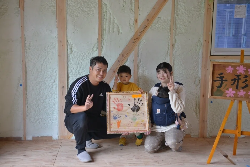 [M Residence] Splat! We held the handprint ceremony for the M residence ...
