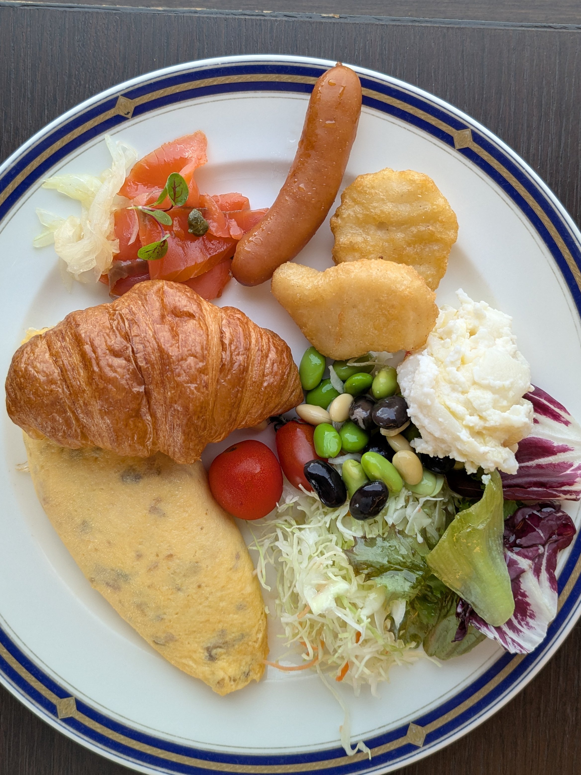 高さ256m 54階のスカイダイニングで朝食ブッフェ！｜毎日note/珈琲と