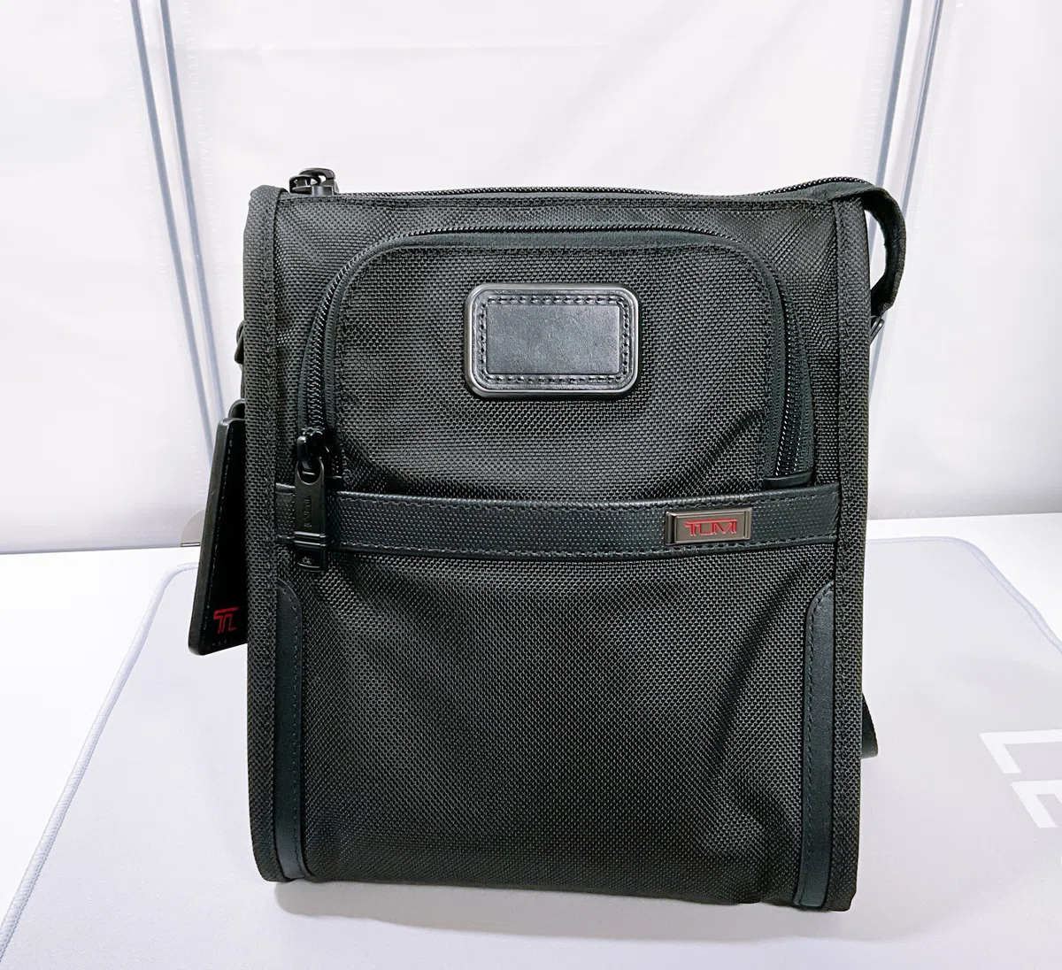 TUMI】「ALPHA ポケット・バッグ・スモール」レビュー【サコッシュに 