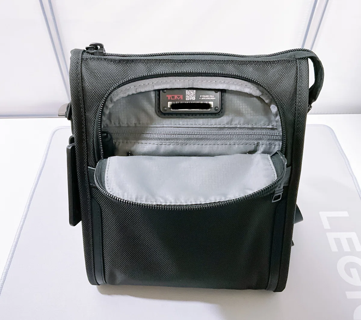 TUMI】「ALPHA ポケット・バッグ・スモール」レビュー【サコッシュに 