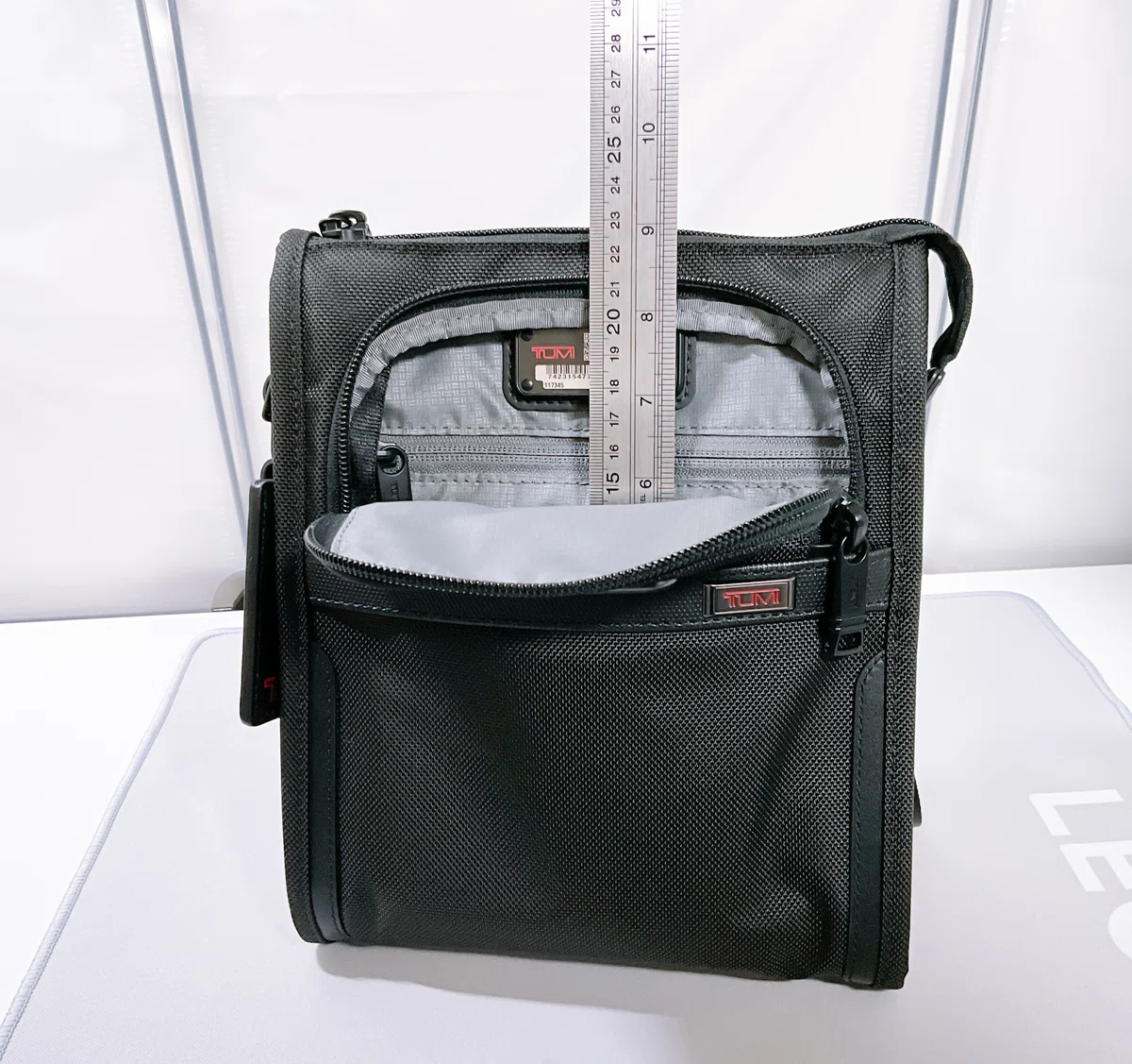 TUMI】「ALPHA ポケット・バッグ・スモール」レビュー【サコッシュに 