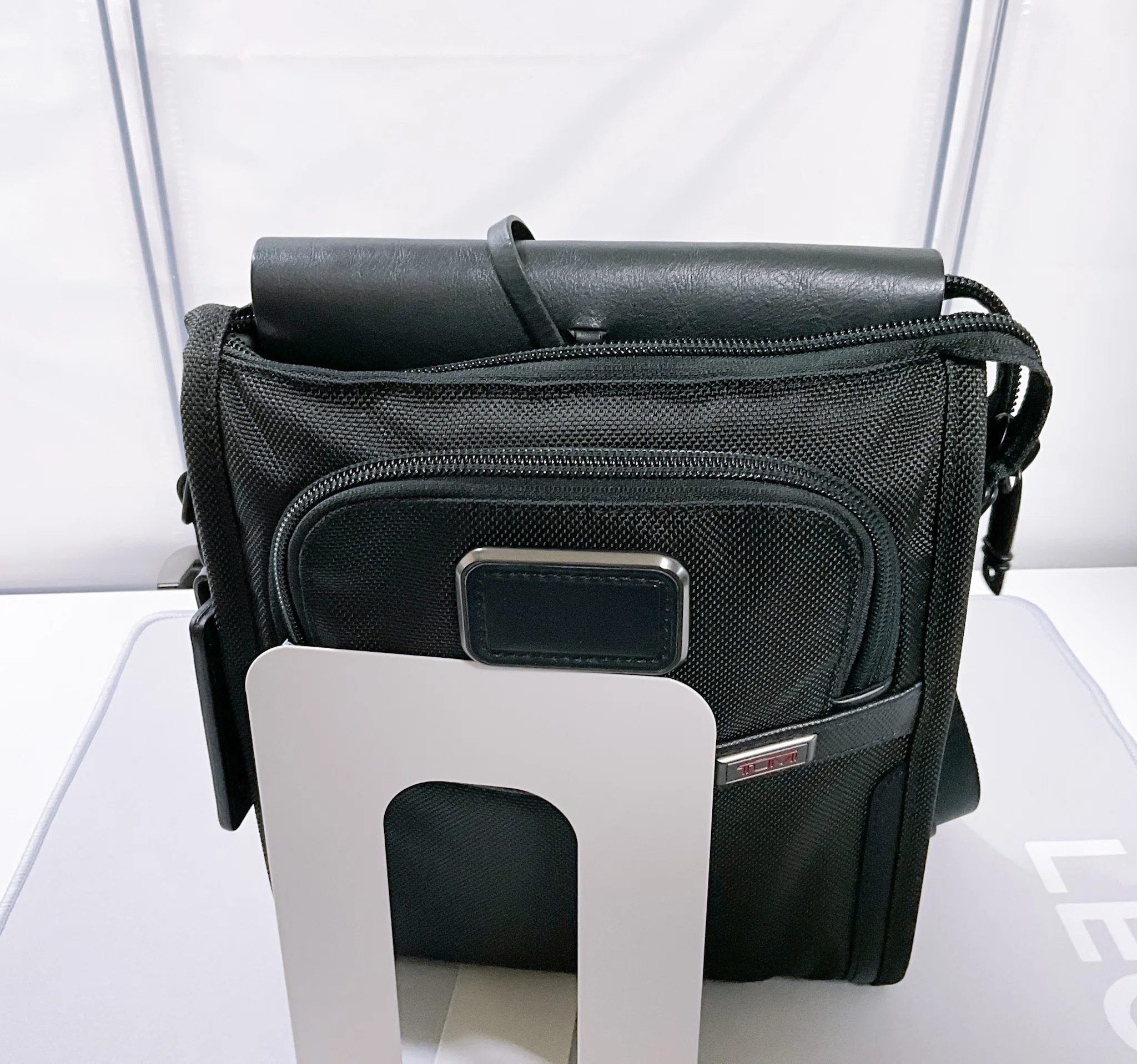 TUMI】「ALPHA ポケット・バッグ・スモール」レビュー【サコッシュに