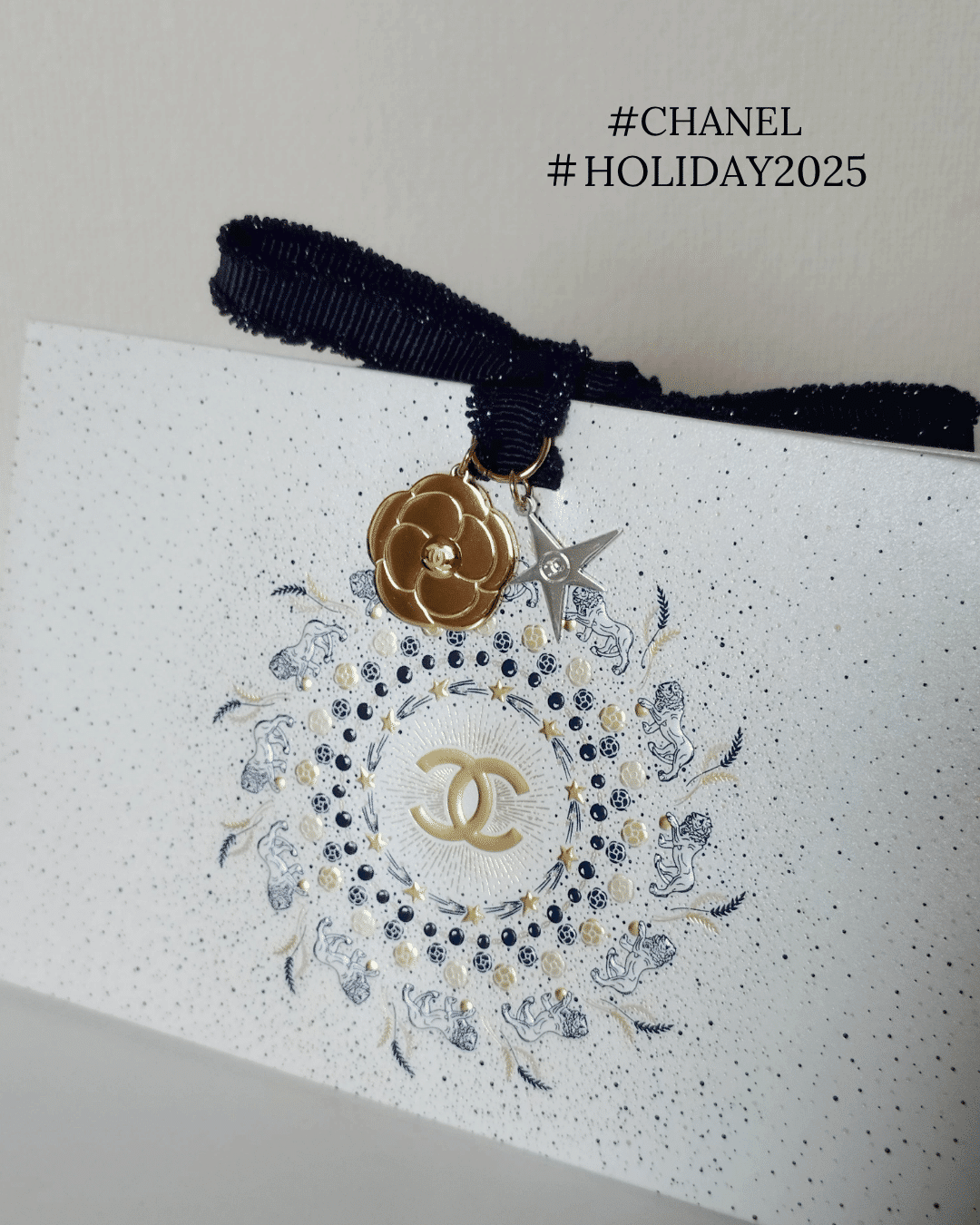 CHANELの今年のホリデーのチャームをレビューしながらパリコレやDIOR