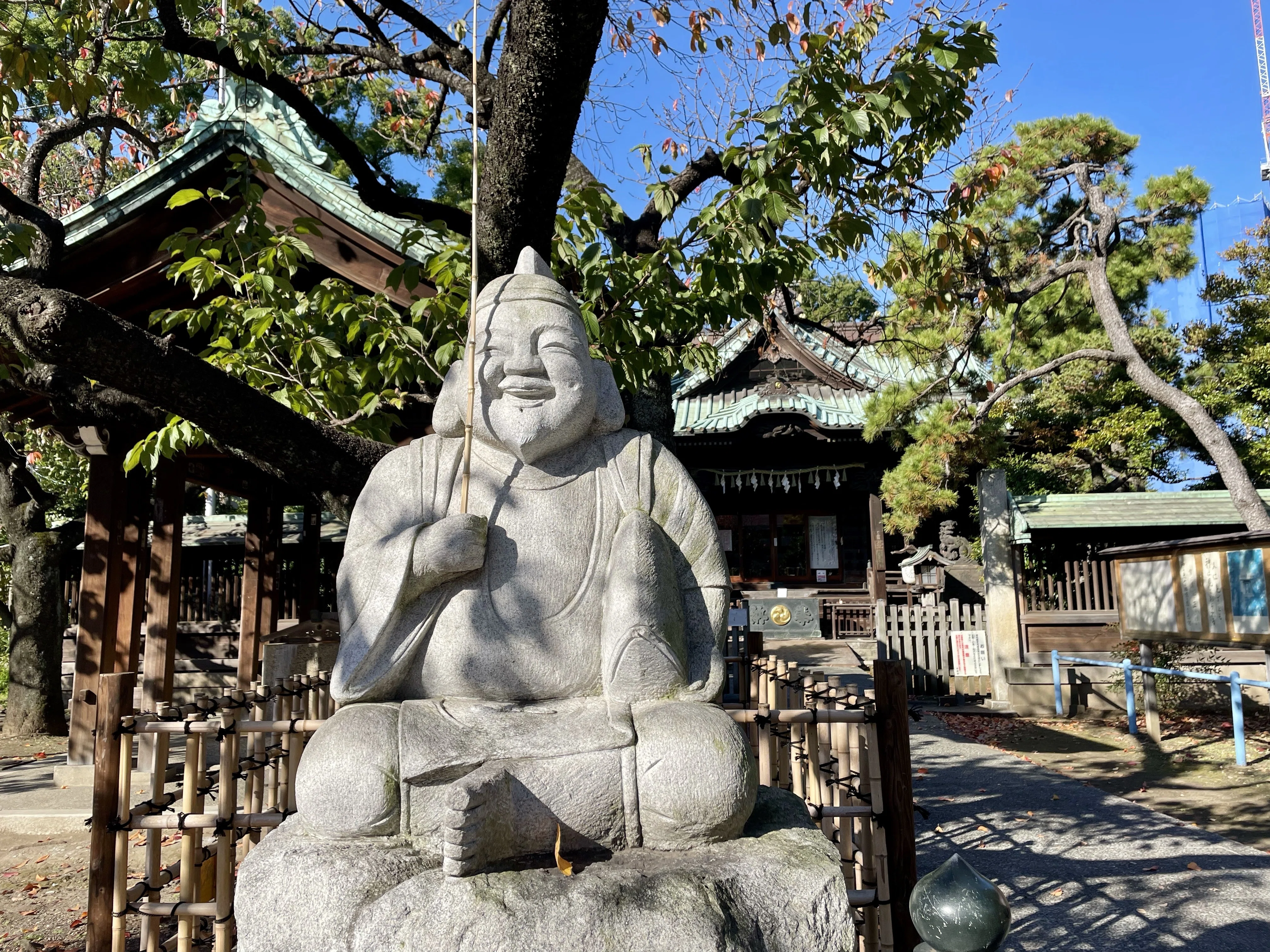 🕊 屋根から覗く龍神様の迫力！｜荏原神社｜霊峰富士 龍の女神 夜空希