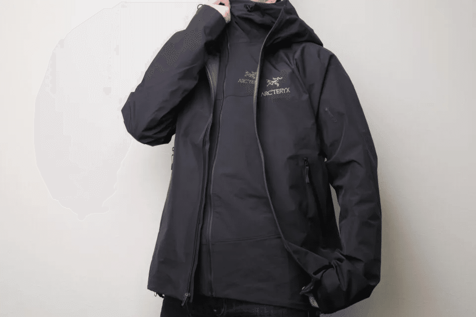 ARC'TERYX（アークテリクス）ベータジャケットレビュー！軽量で街着に