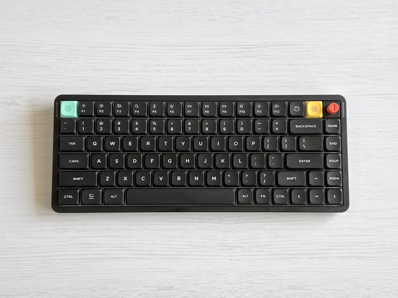 NuPhy Air75 V3（Red nano）｜万人受けしそうなロープロメカニカル。猫