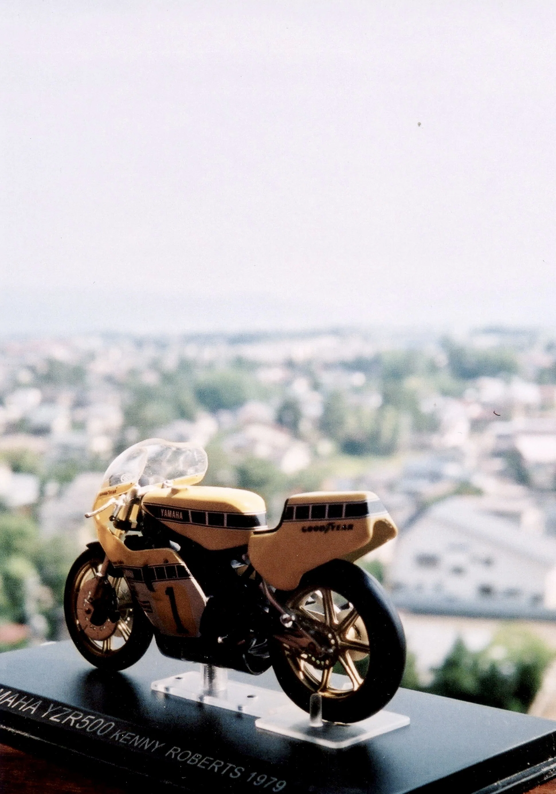 ささやくシャッター Olympus PEN S｜ema_photo