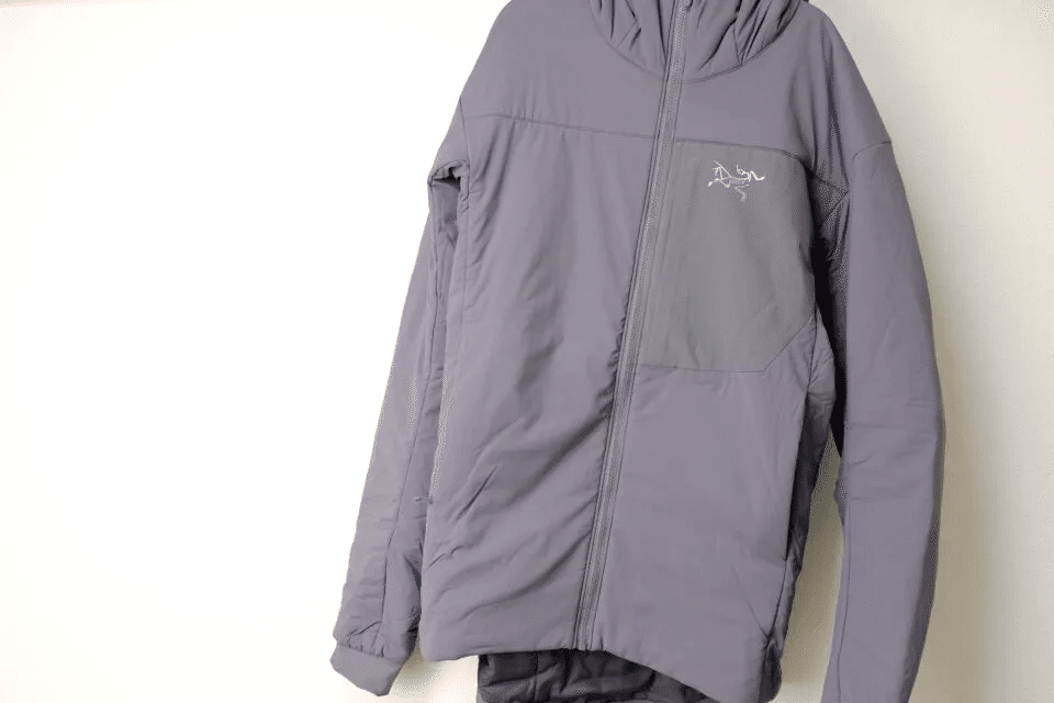 ARC'TERYX（アークテリクス）プロトンフーディーをレビュー！部屋・街