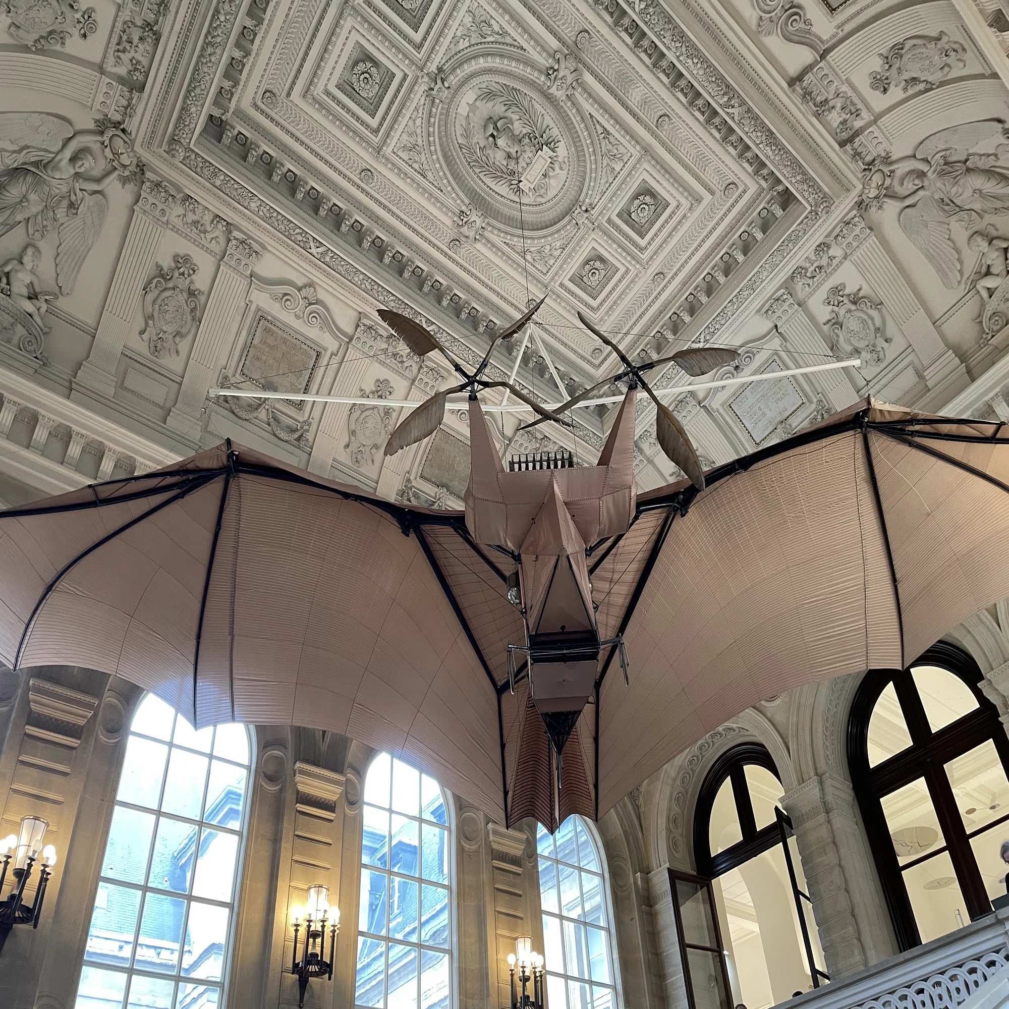 私も天井に飛行機を飾りたい in Musée des Arts et Métiers｜アン 