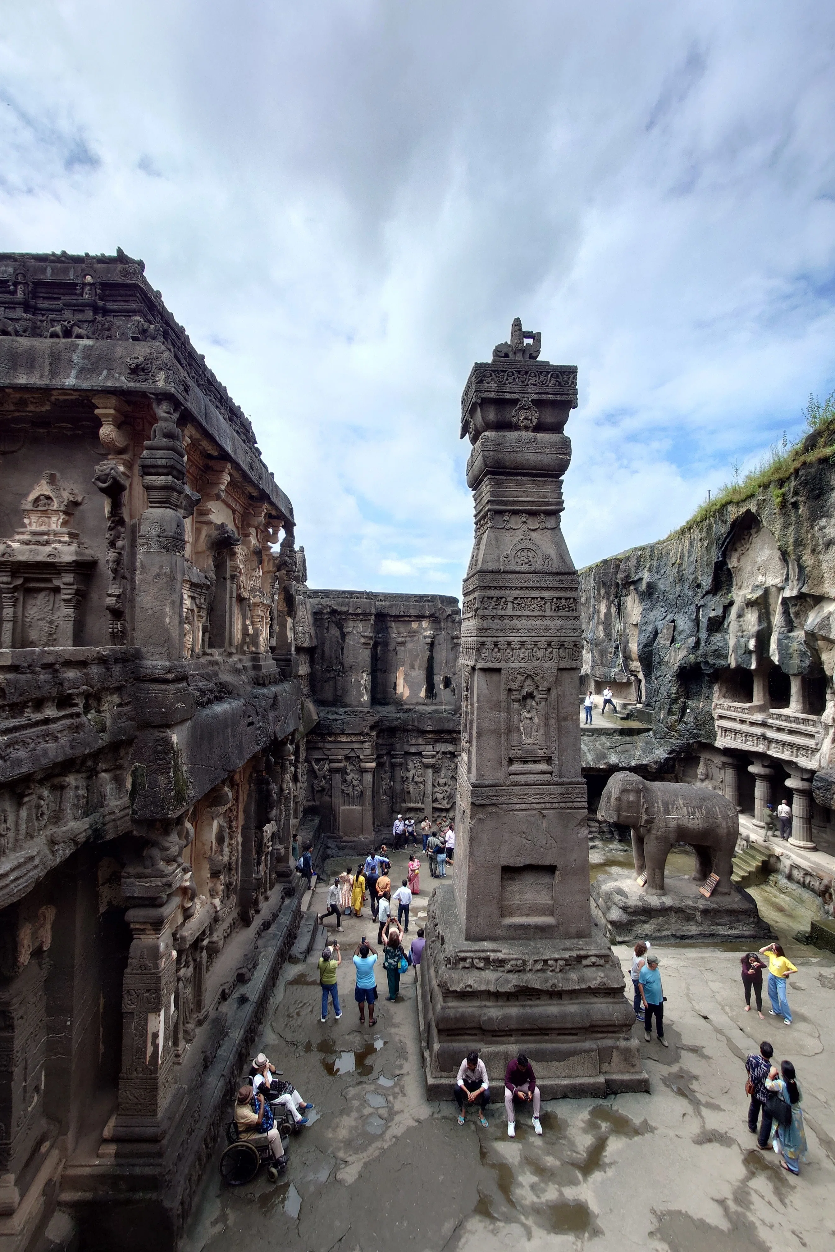 光さすシヴァ神の宮殿【インド魔性の旅⑤】エローラ｜へいすてぃ
