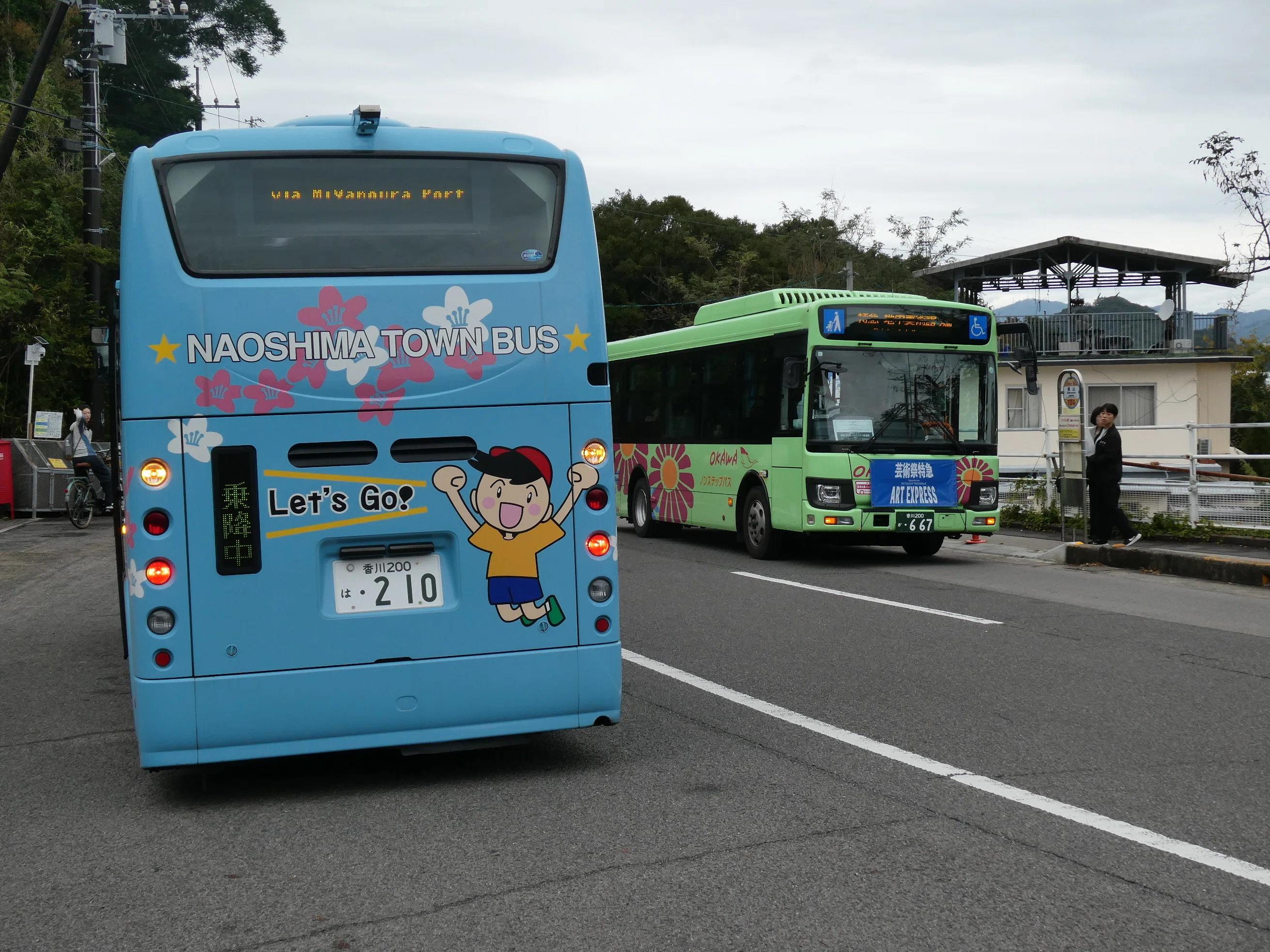 瀬戸内国際芸術祭2025】直島の300円臨時バスと100円町営バス｜全国交通