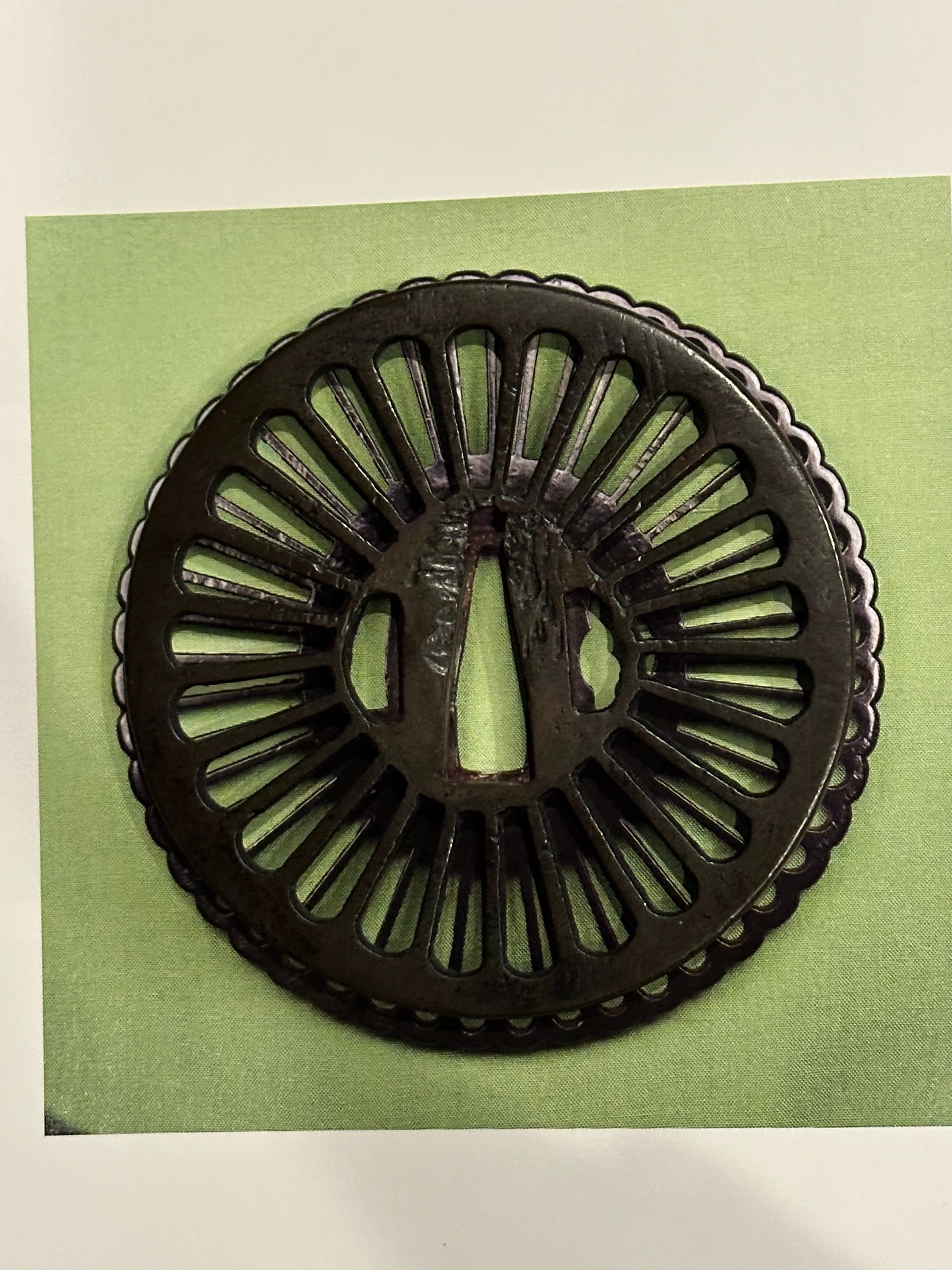 古金工 菊花透鐔③ 二十五花弁図｜刀箱師の日本刀ブログ 中村圭佑