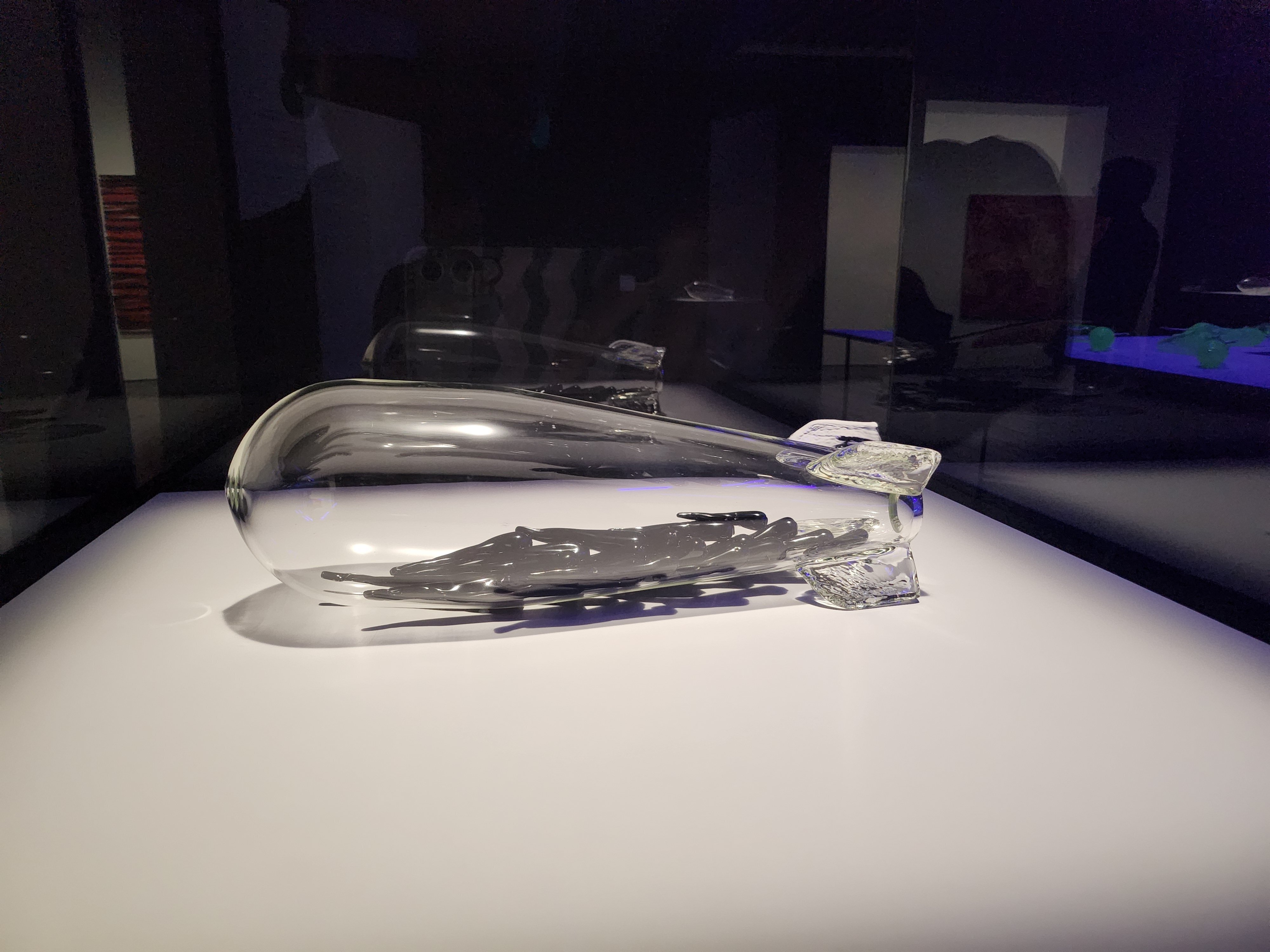 オーストラリア　作家　アート　黄色　青　黄緑　ガラス　花瓶　置き物　インテリア ウランガラスを使った作品に出会った｜nurie