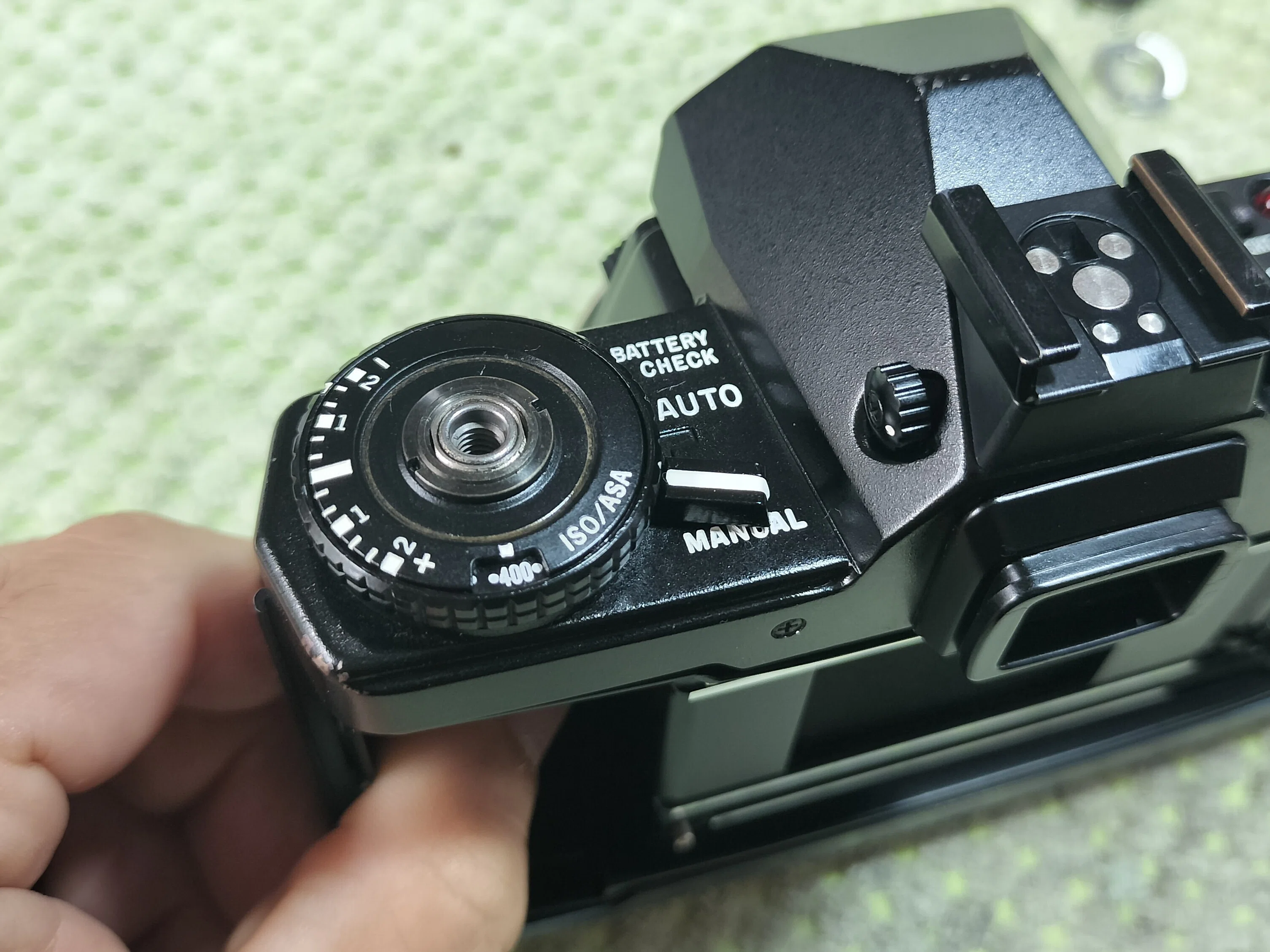 Olympus OM-4, OM-4Tiの分解｜フィルムカメラ修理のアクアカメラ