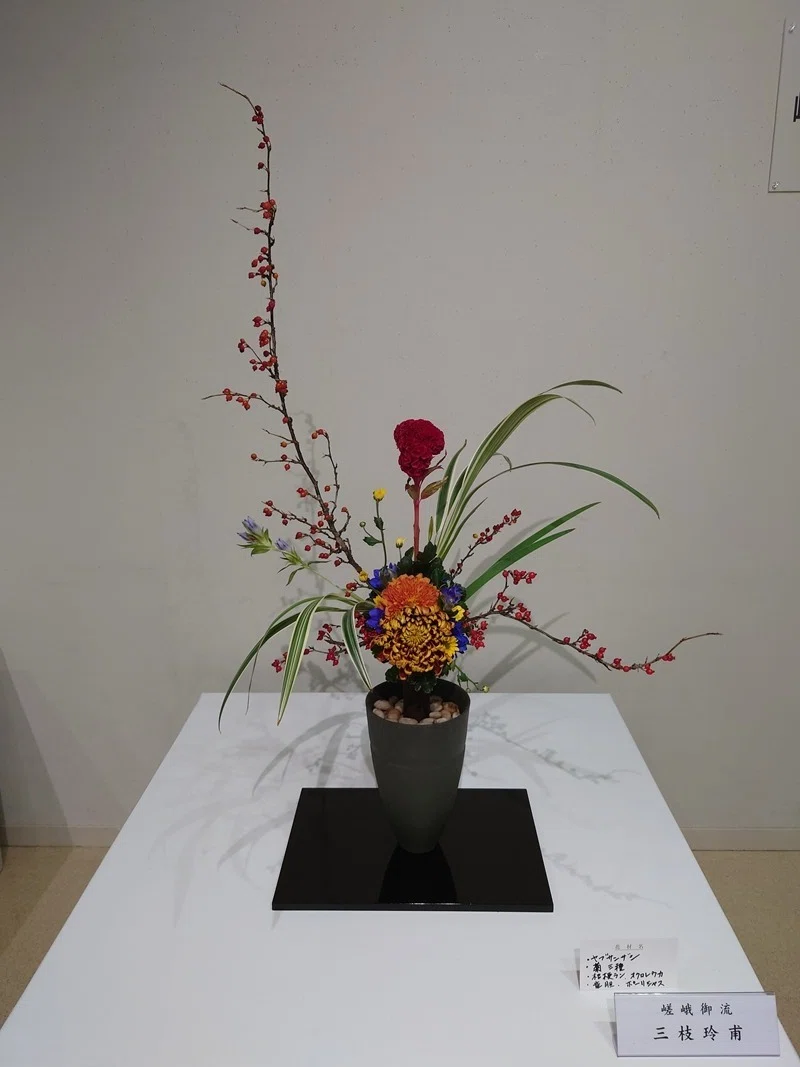 Arranging Flowers, Arranging Light — The Power of “Negative Space