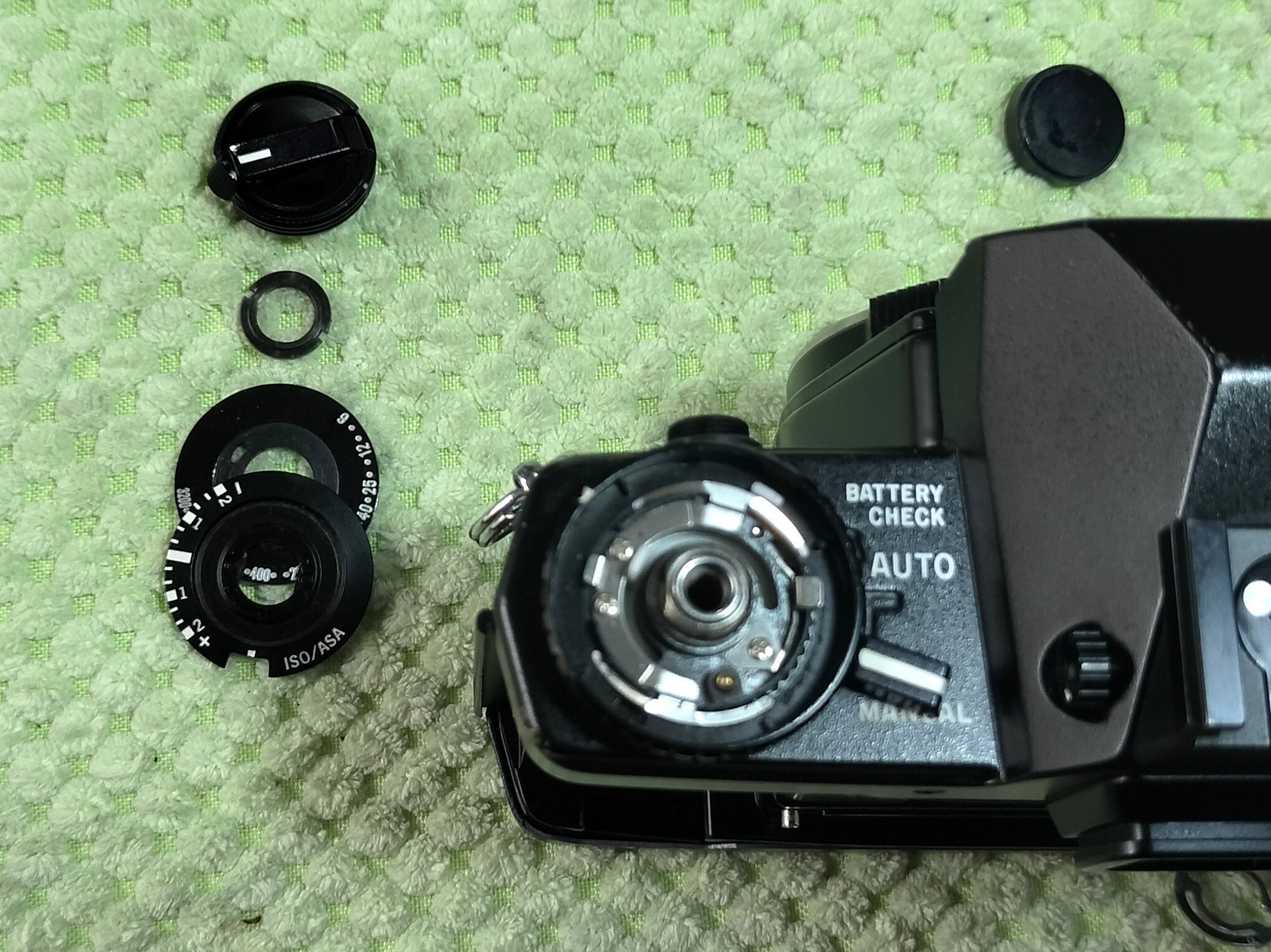 Olympus OM-4, OM-4Tiの分解｜フィルムカメラ修理のアクアカメラ