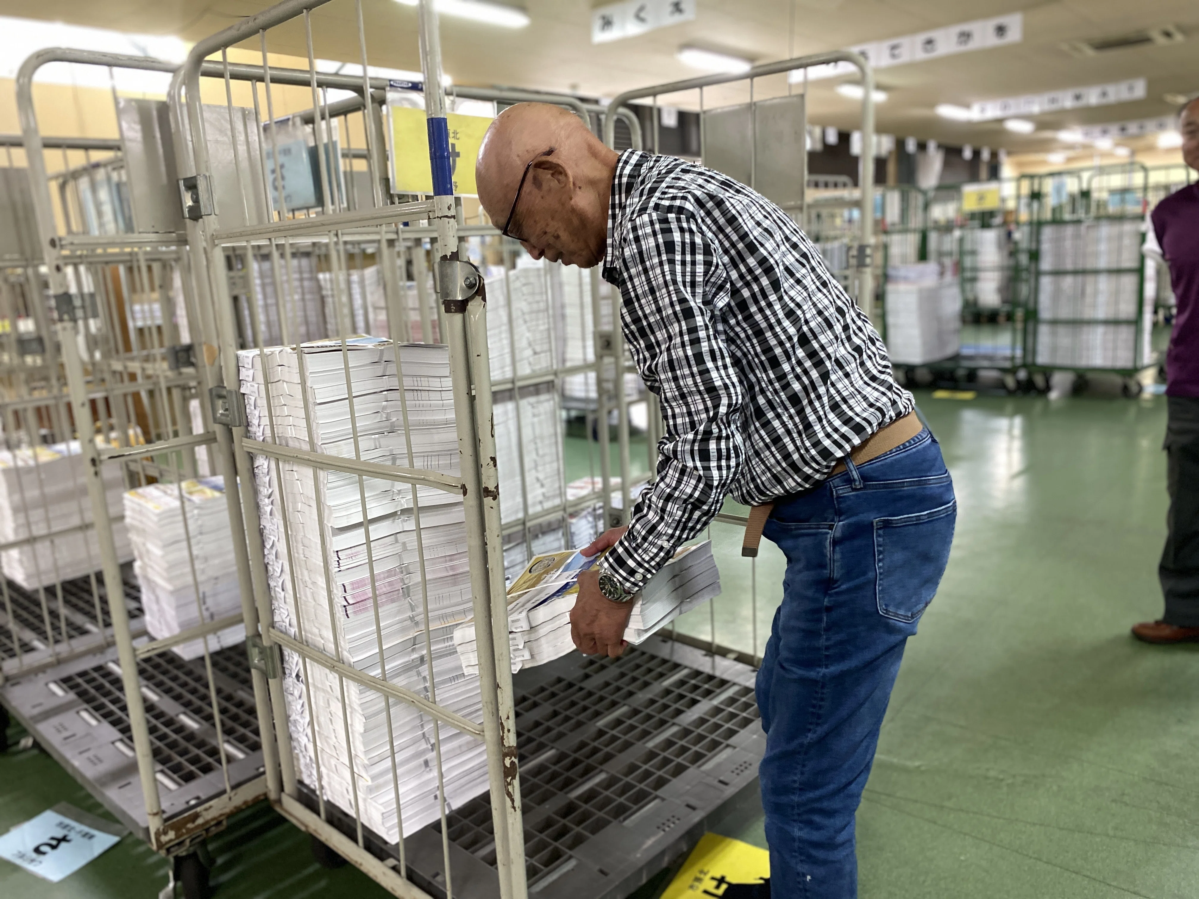 平均年齢65.9歳！毎週約174万部の『ちいき新聞』を梱包するセントラル
