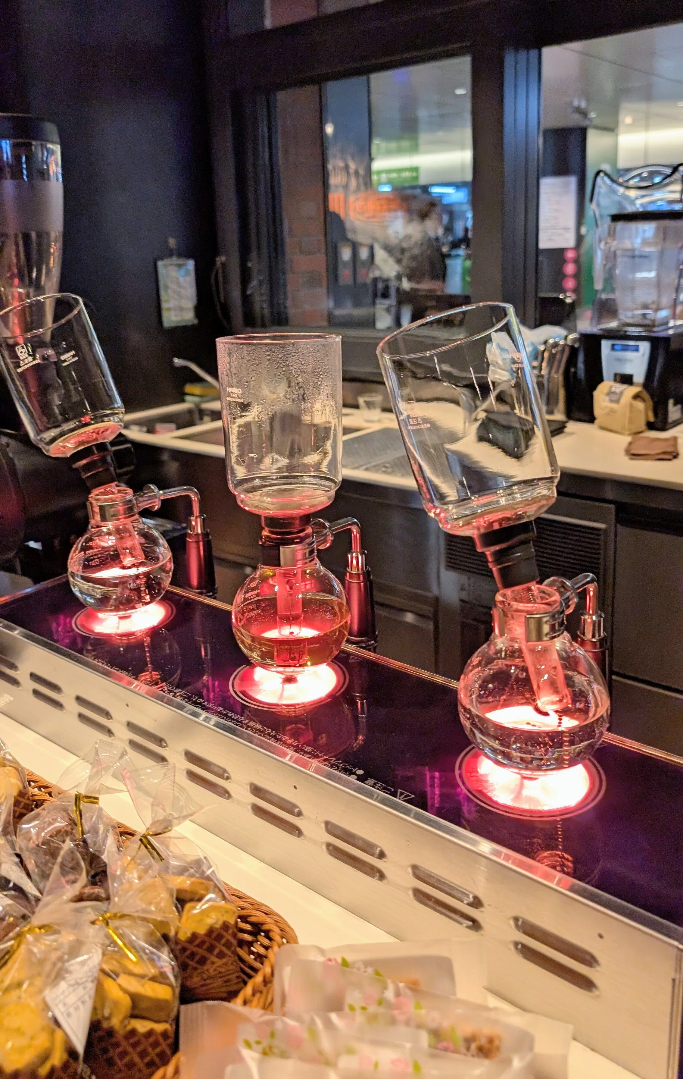 東京の渋い喫茶店・クールなカフェ | サイフォン式コーヒーの ― SAZA 東京の渋い喫茶店・クールなカフェ | サイフォン式コーヒーの ― SAZA