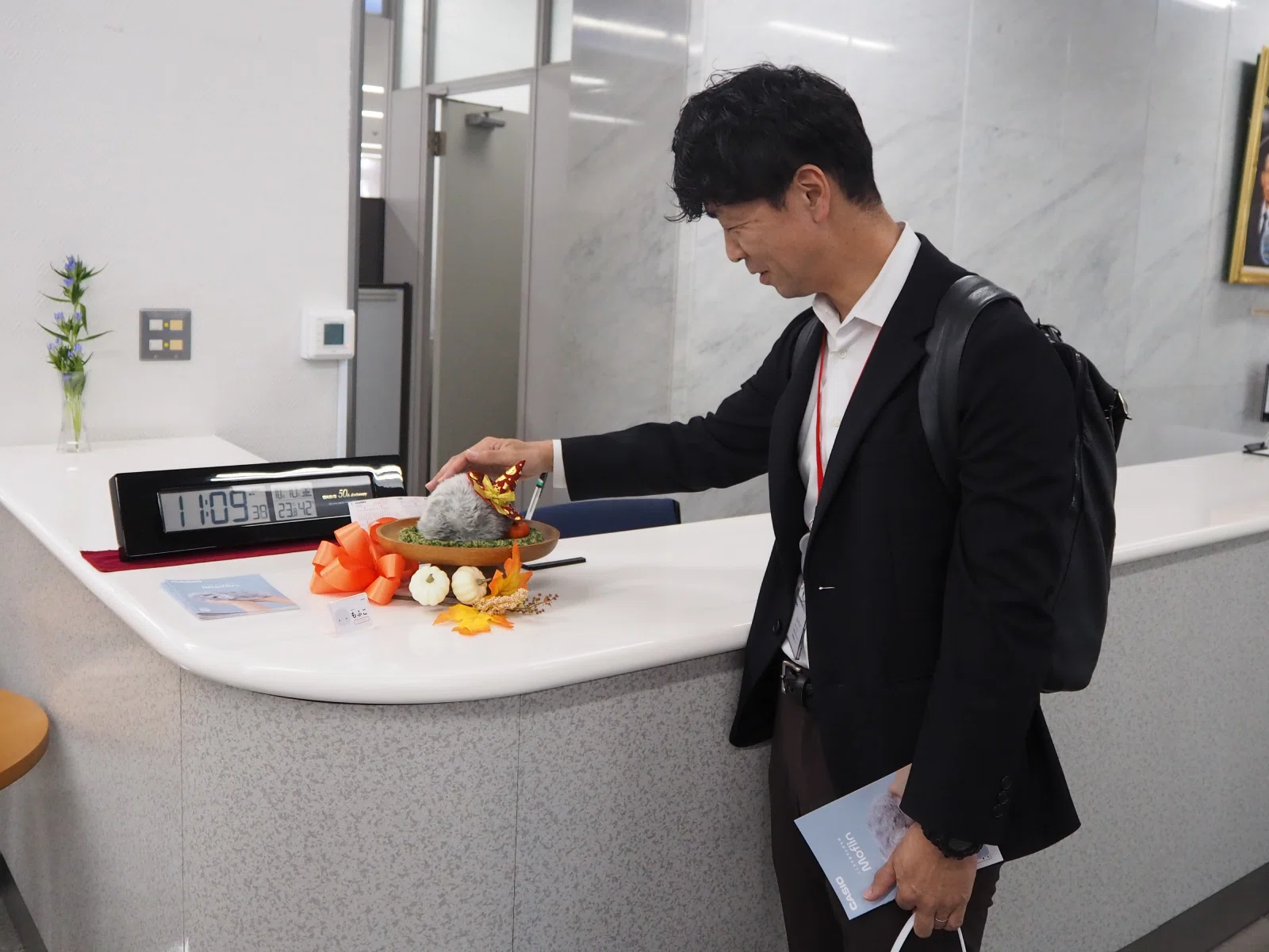 お客さまとの会話の架け橋に！ AIペットロボット「Moflin」をオフィス