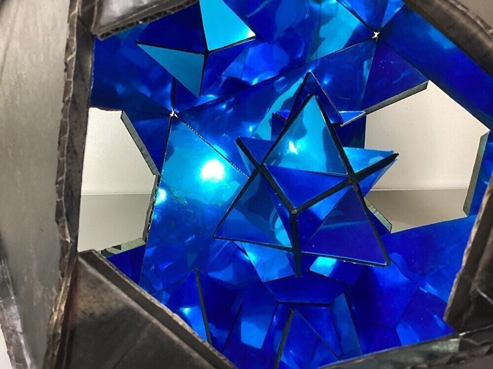 青い立体アート作品 立体デザイン、油彩画が全国総文祭に出品決定！｜新潟県立高田高等学校