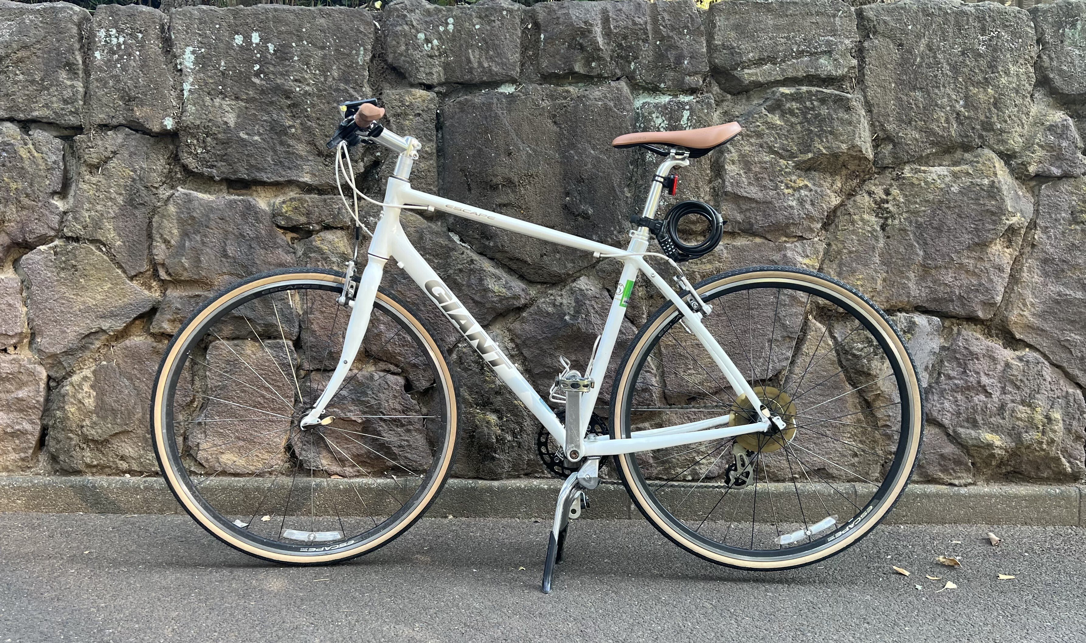 Giant Escape R3】 はじめてのチューブ交換｜のまる｜Webエンジニア